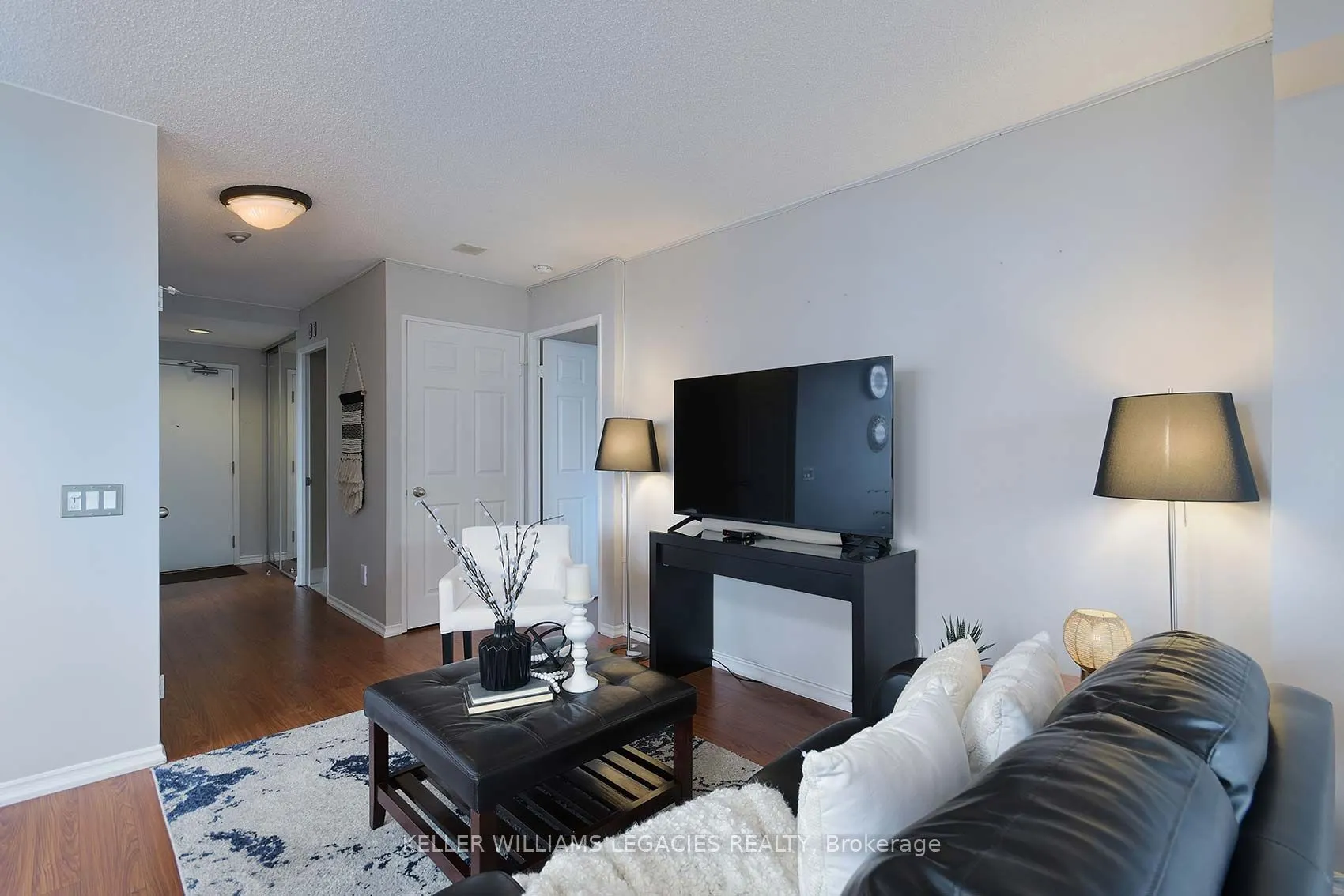 7 Bishop Avenue, #1601