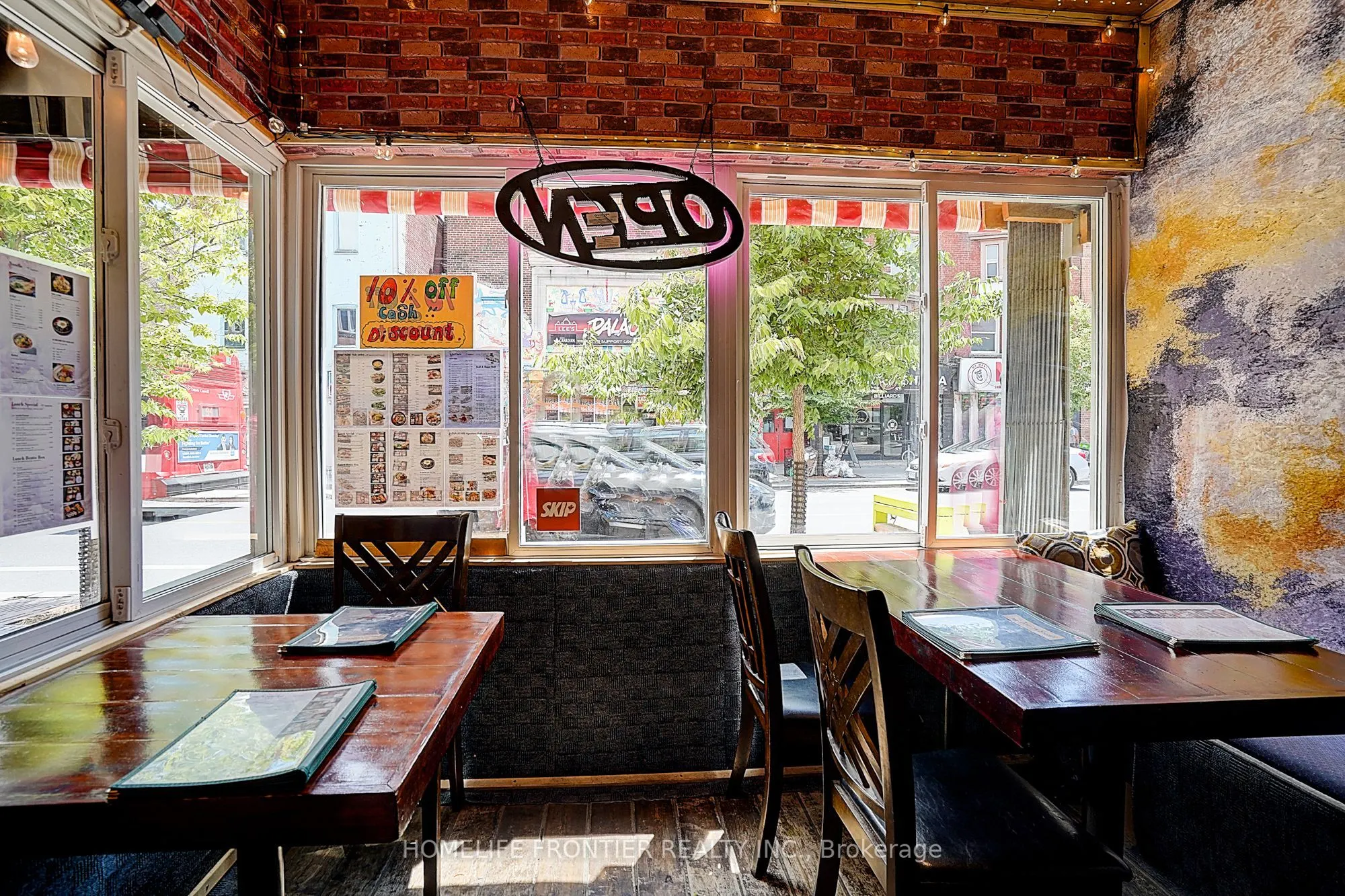 482 Bloor Street W
