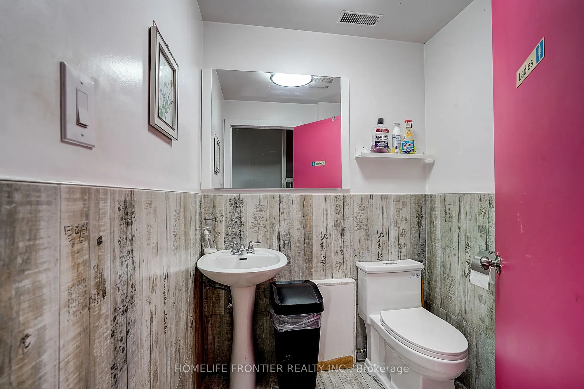 482 Bloor Street W