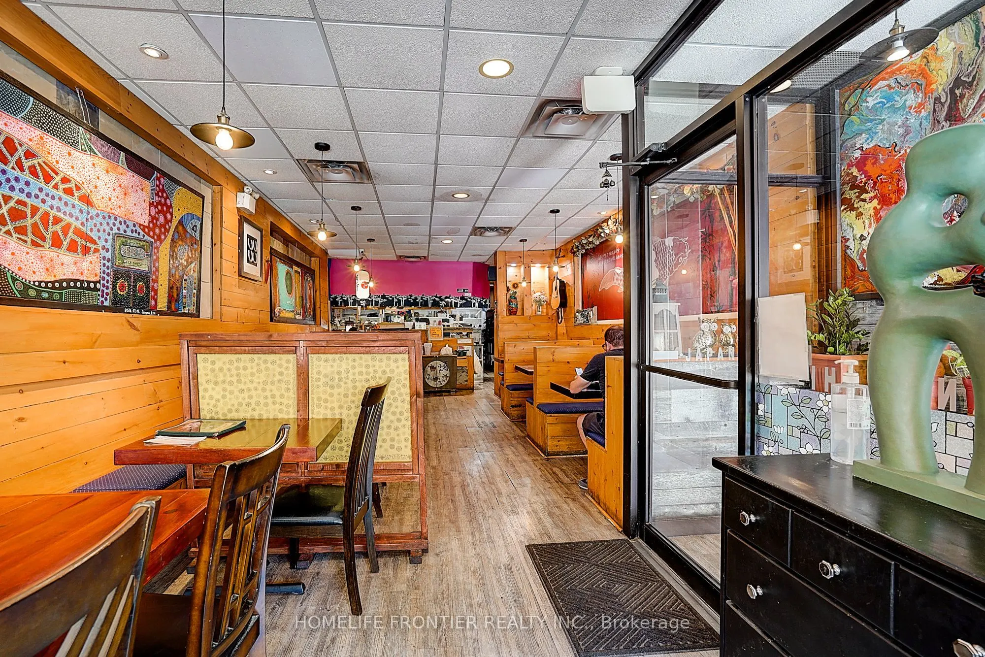 482 Bloor Street W