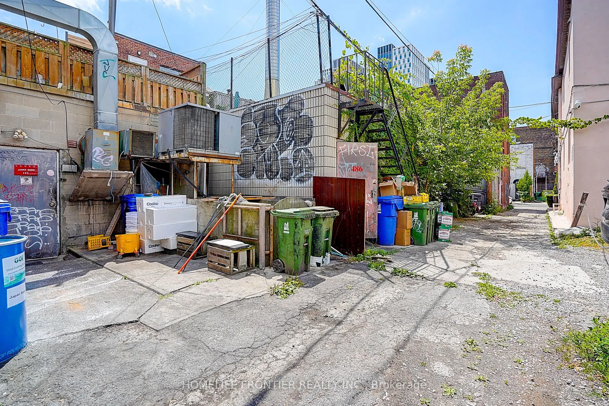 482 Bloor Street W