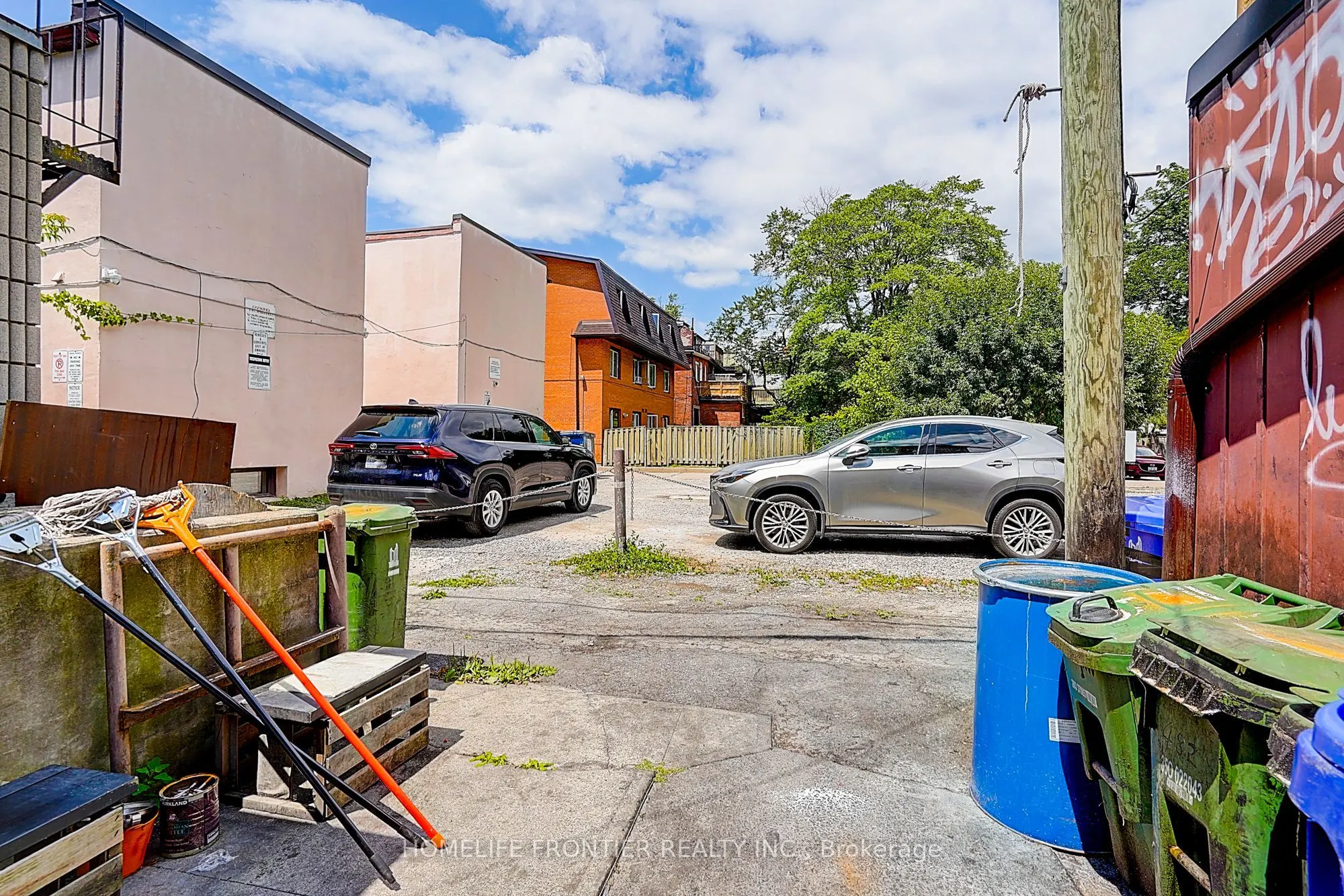 482 Bloor Street W
