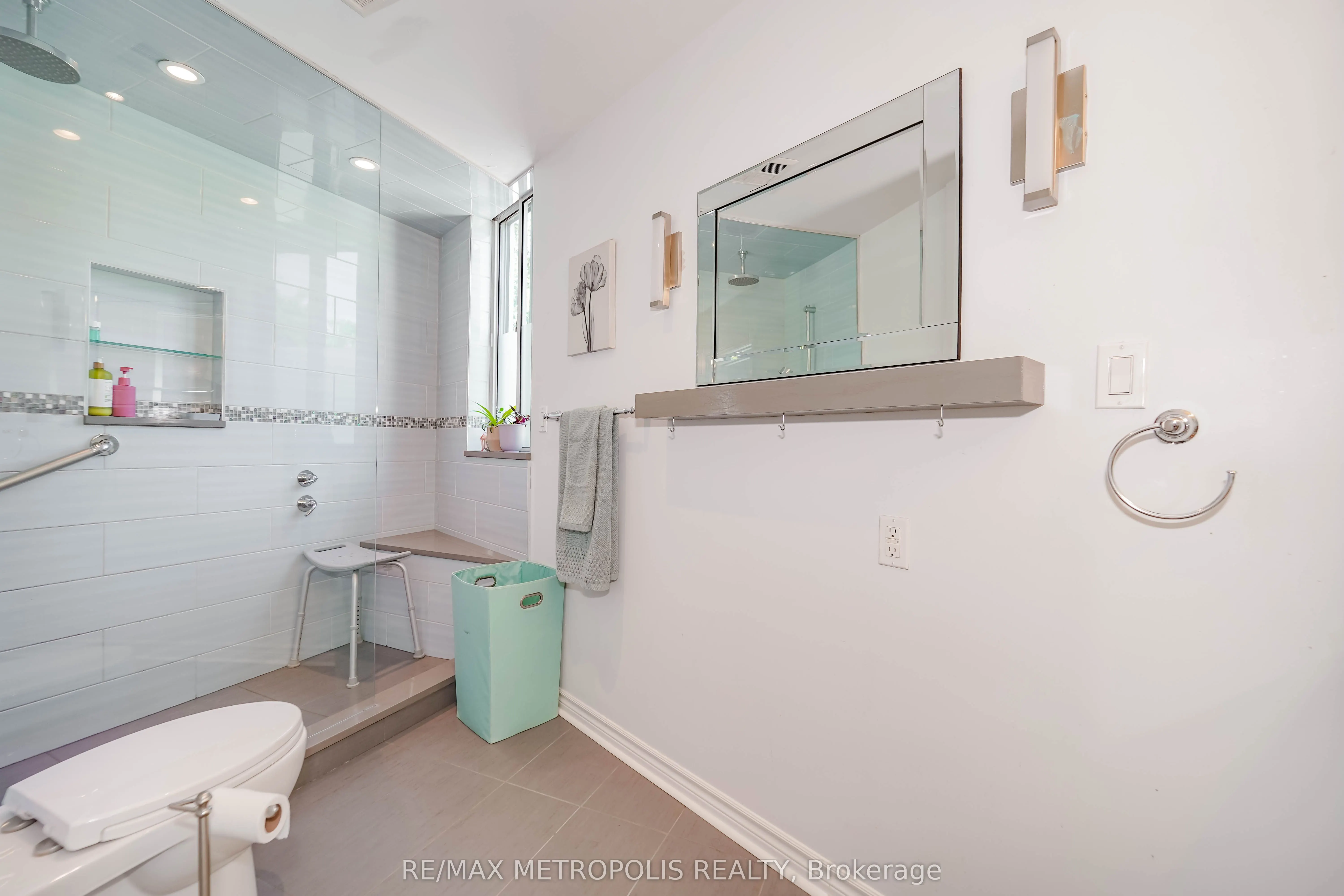 1 Watergarden Way, #201