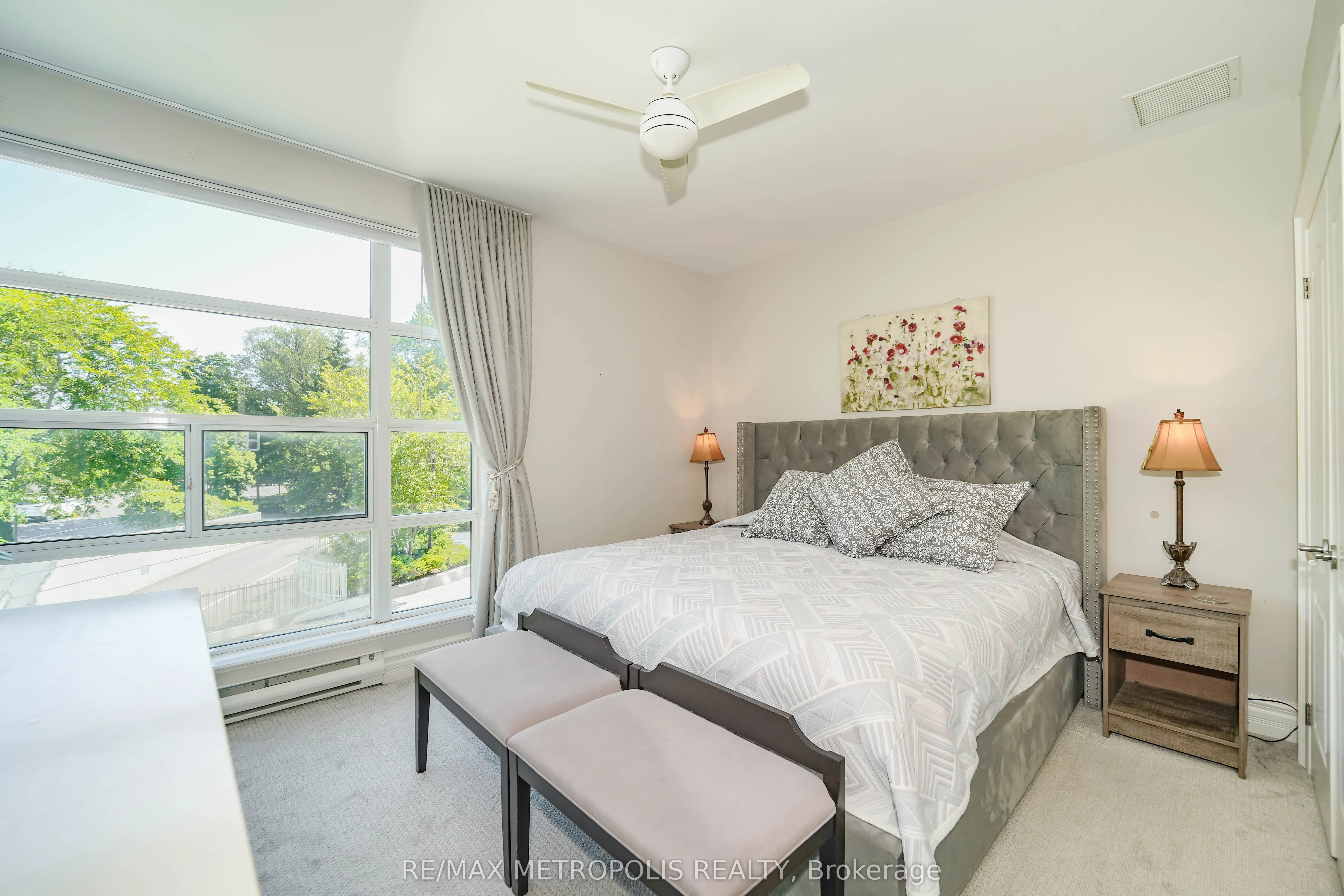 1 Watergarden Way, #201