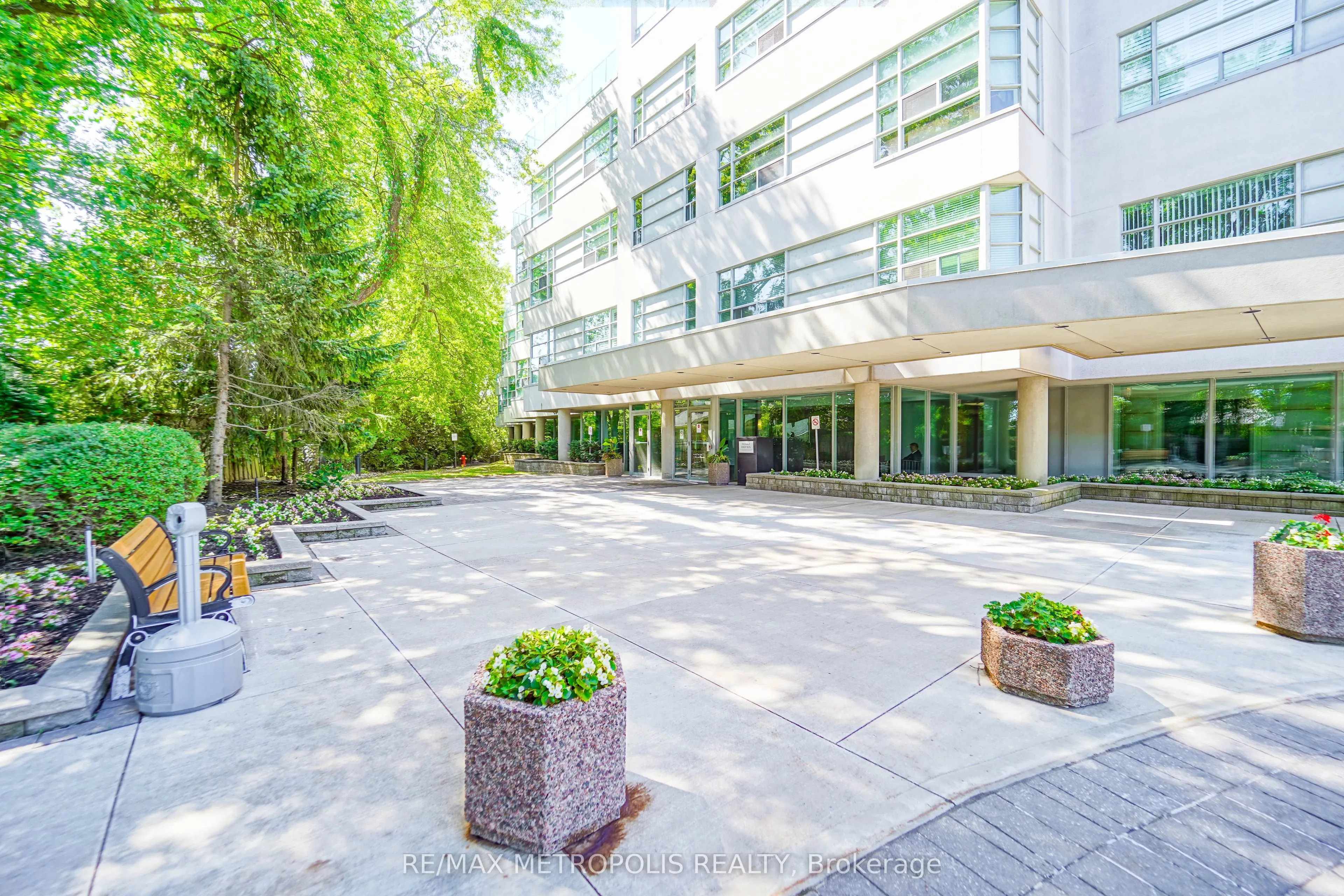 1 Watergarden Way, #201