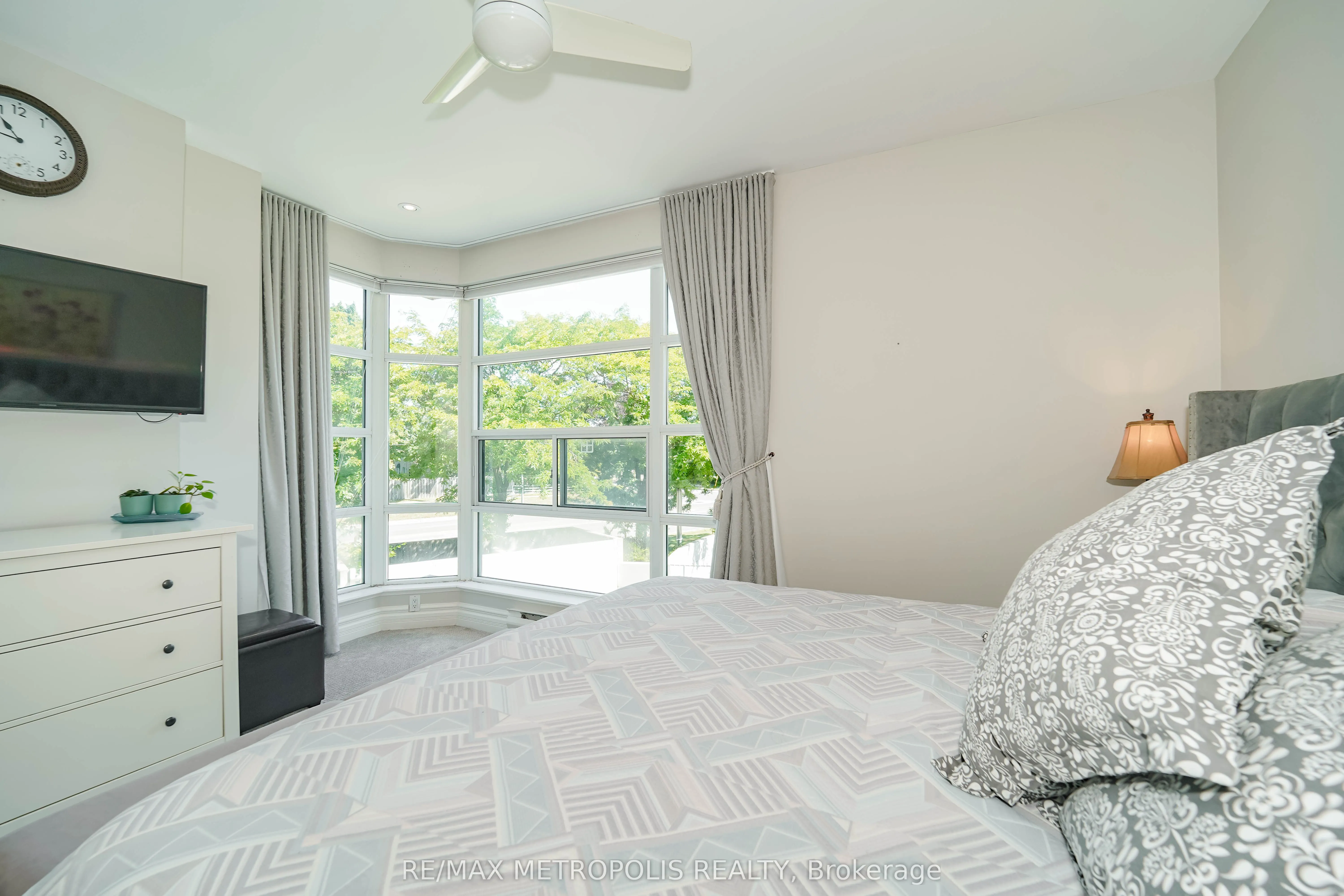 1 Watergarden Way, #201