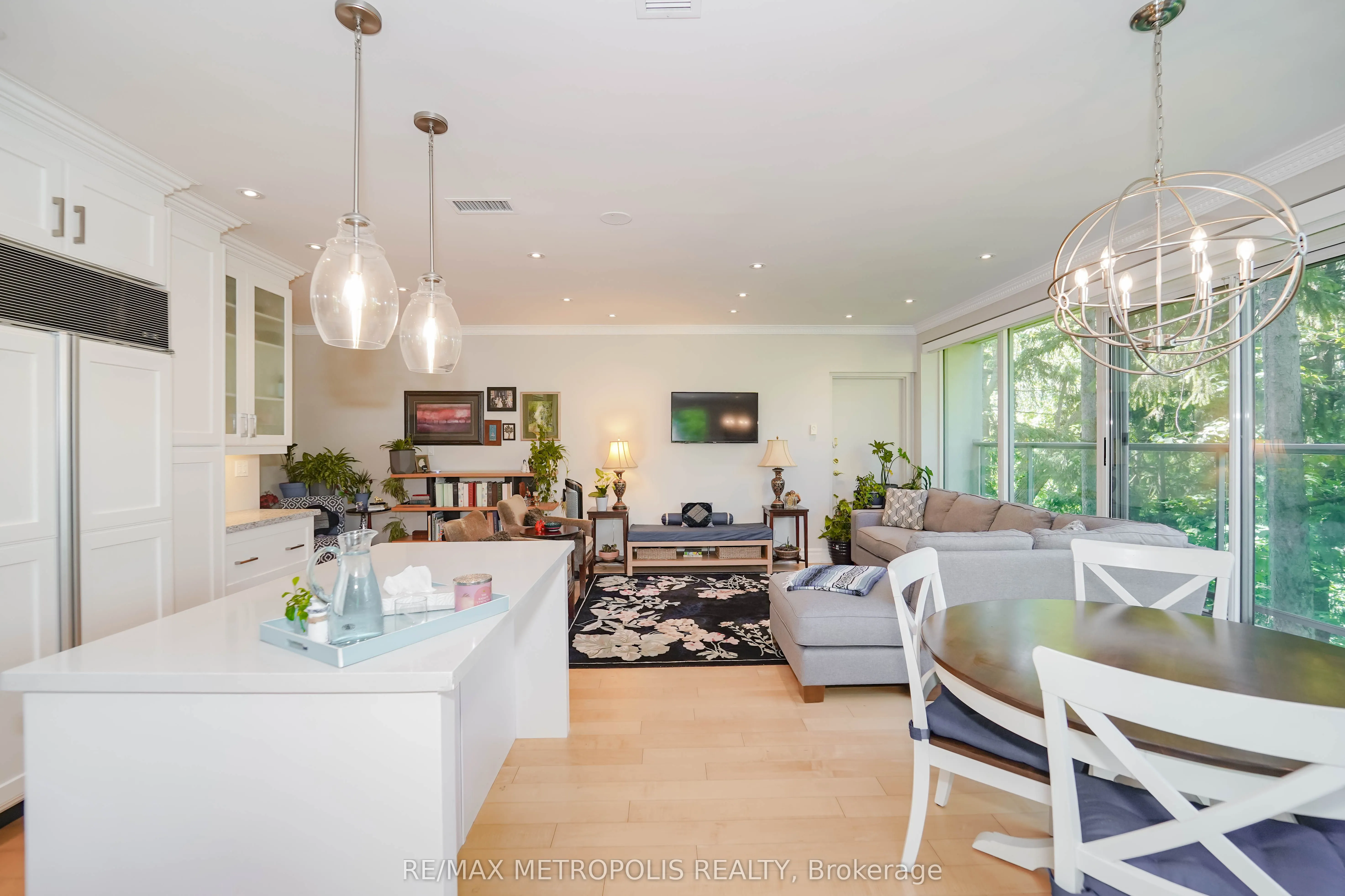 1 Watergarden Way, #201