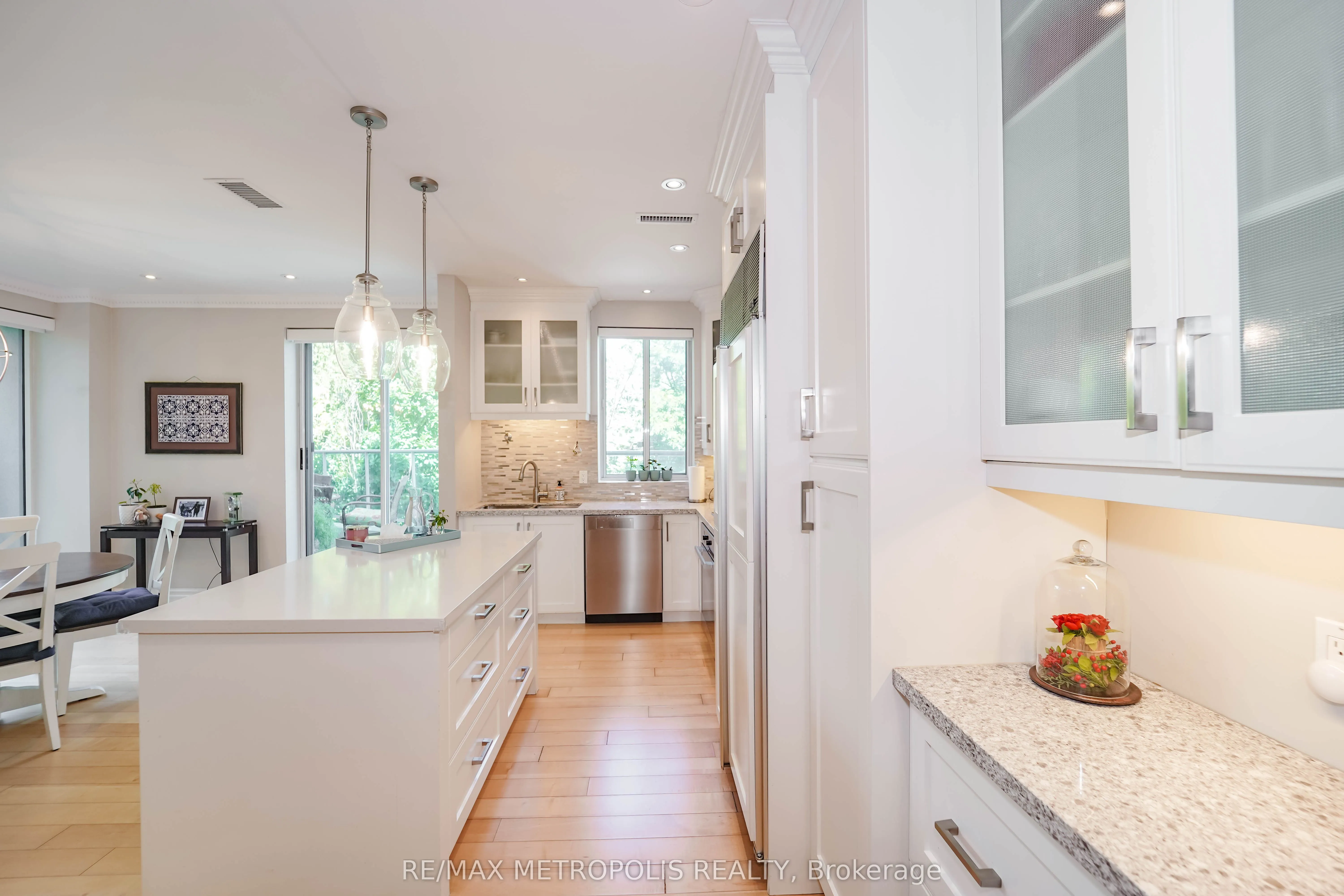 1 Watergarden Way, #201
