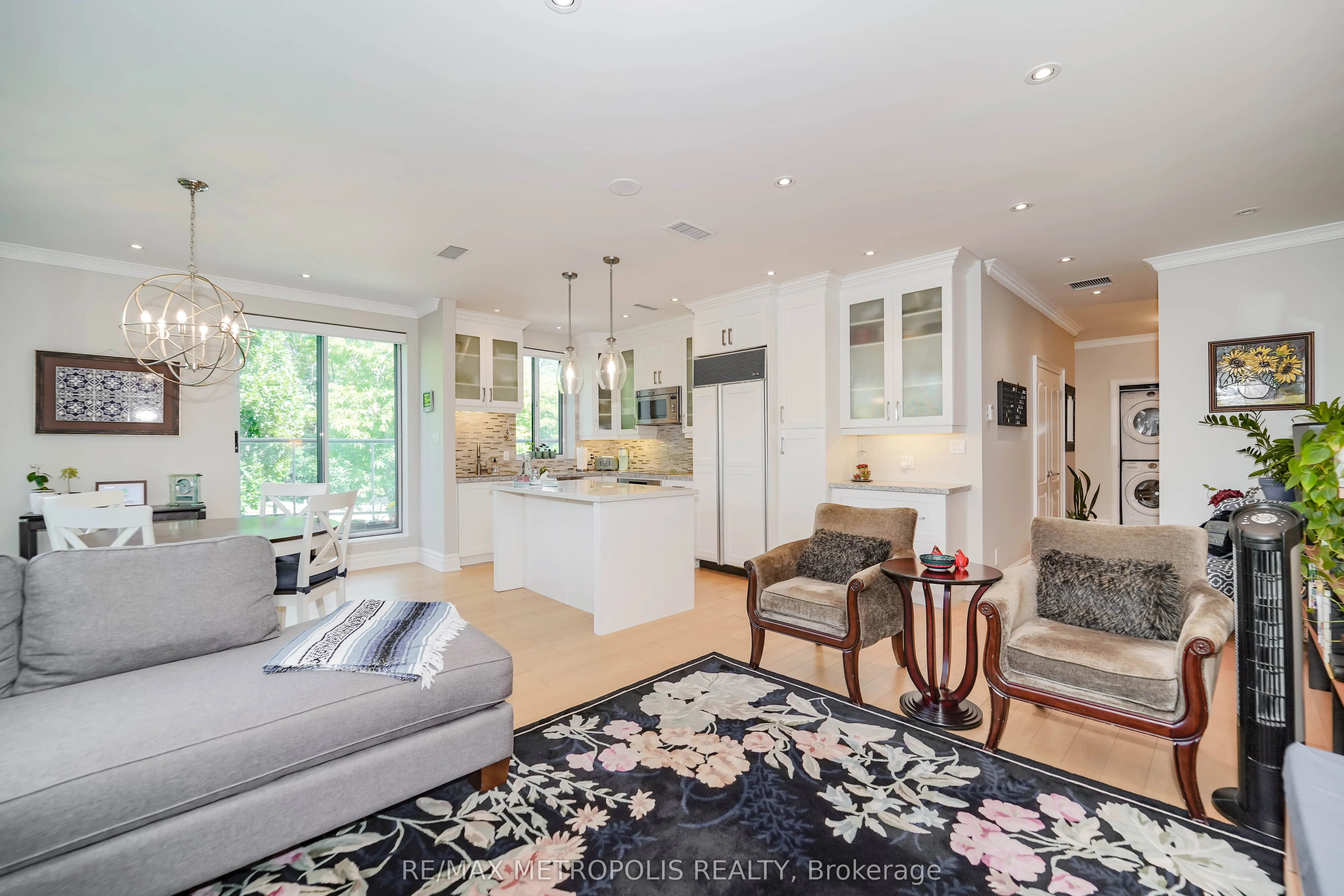 1 Watergarden Way, #201