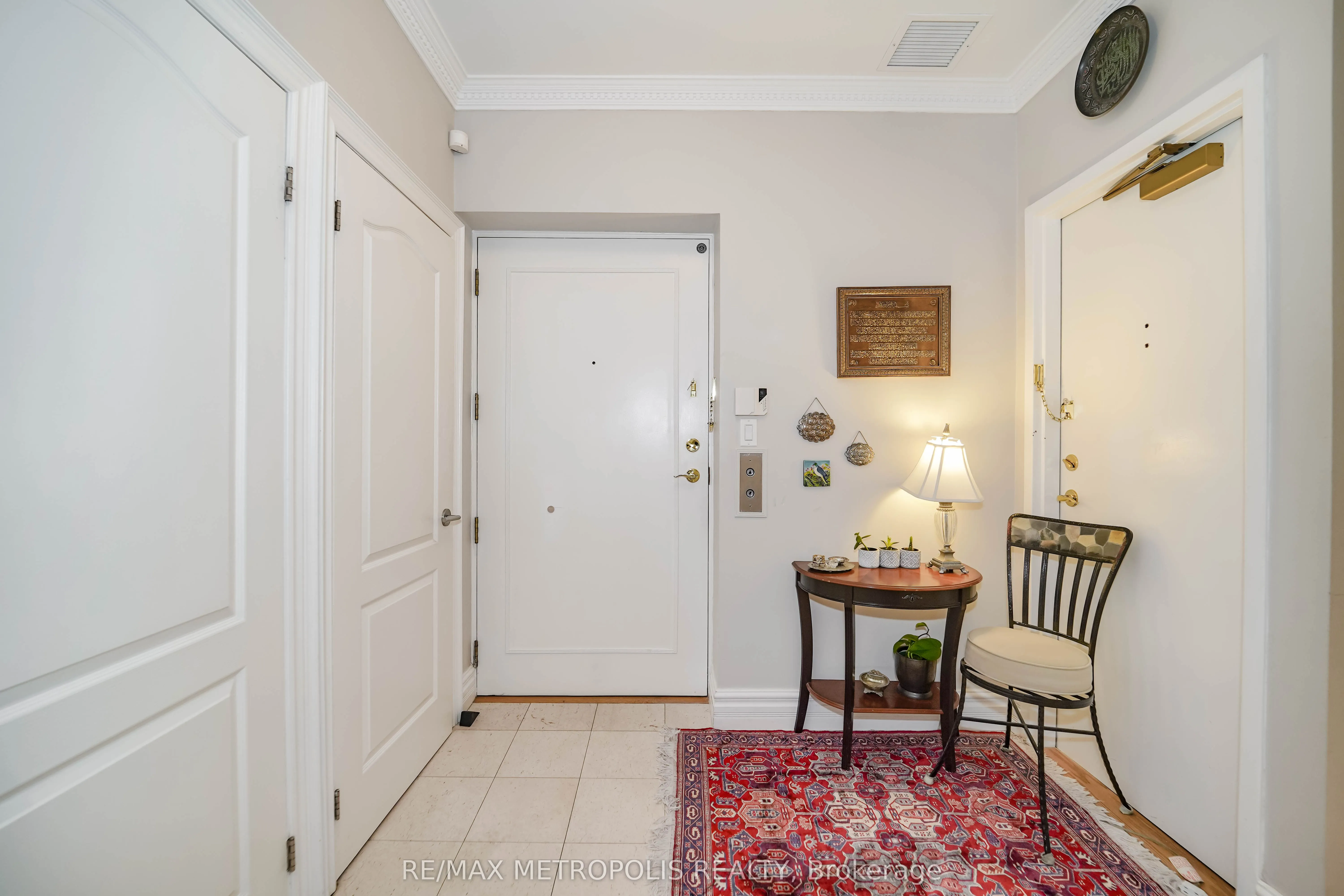 1 Watergarden Way, #201