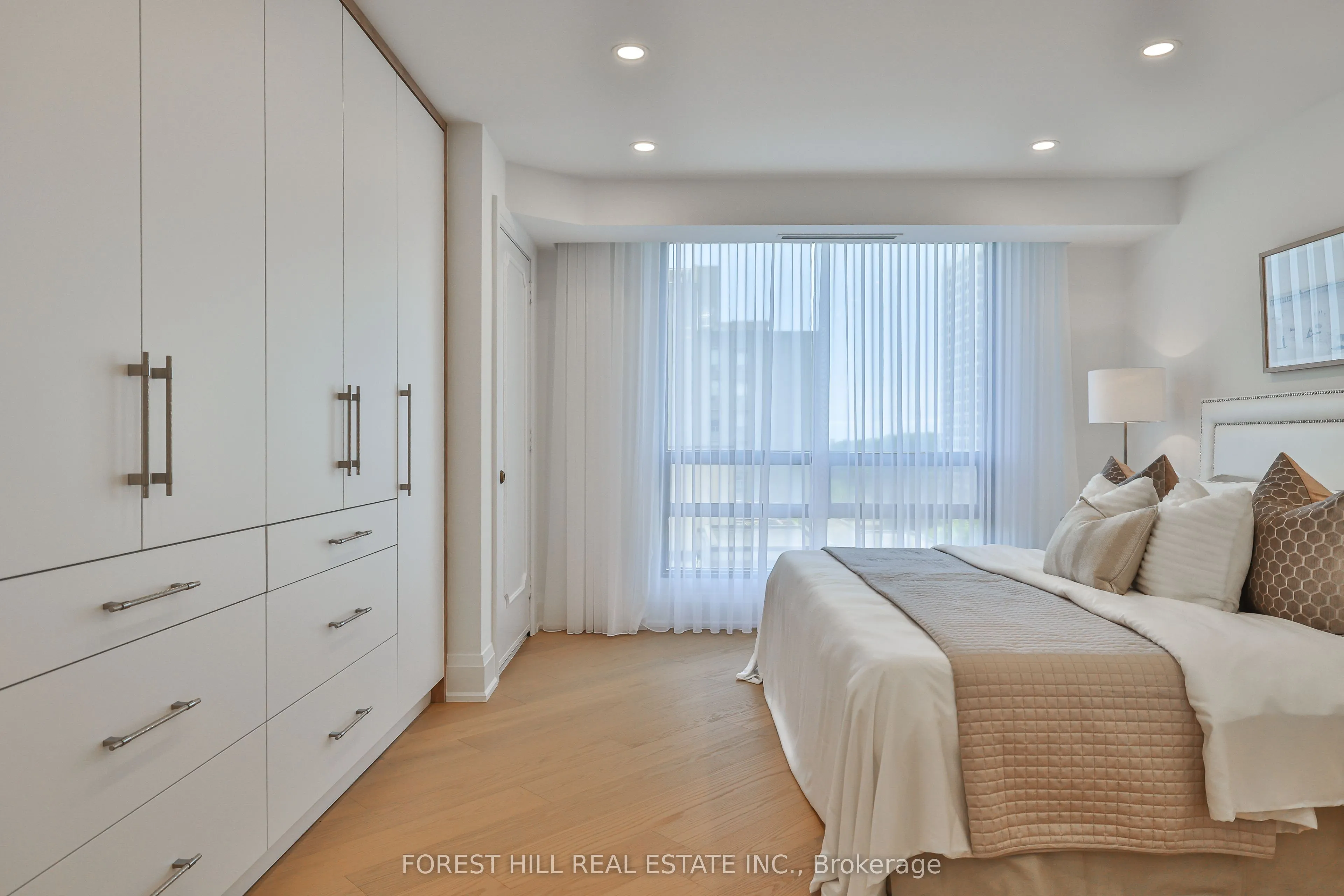 447 Walmer Road, #808