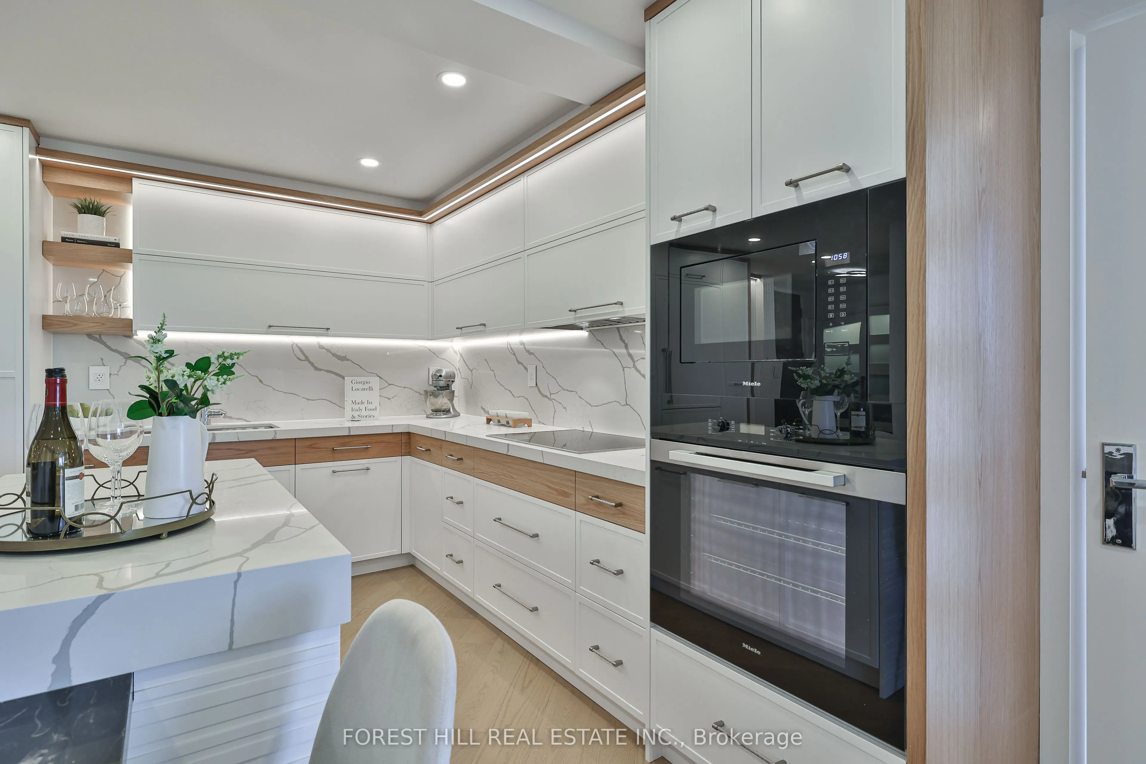 447 Walmer Road, #808