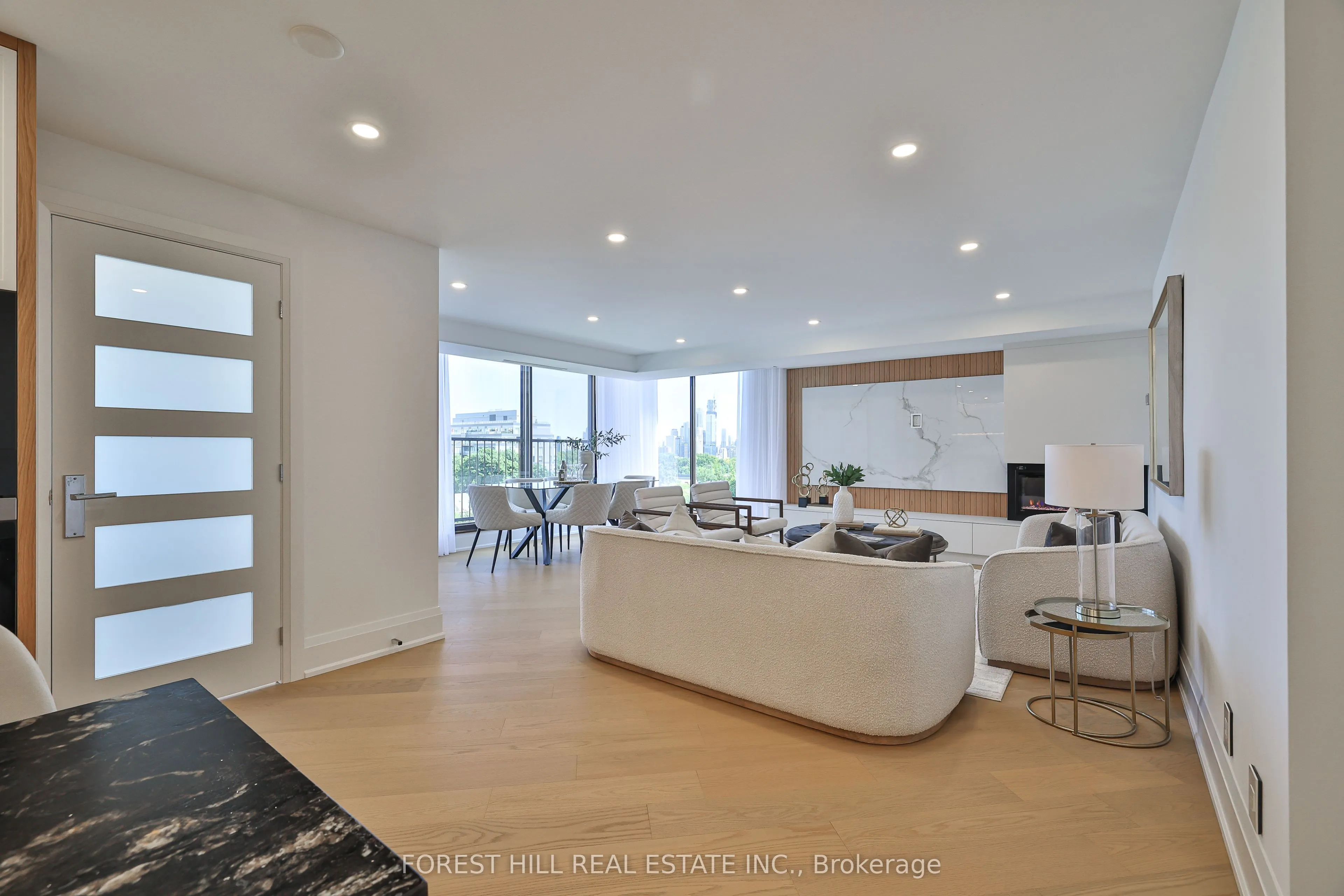 447 Walmer Road, #808