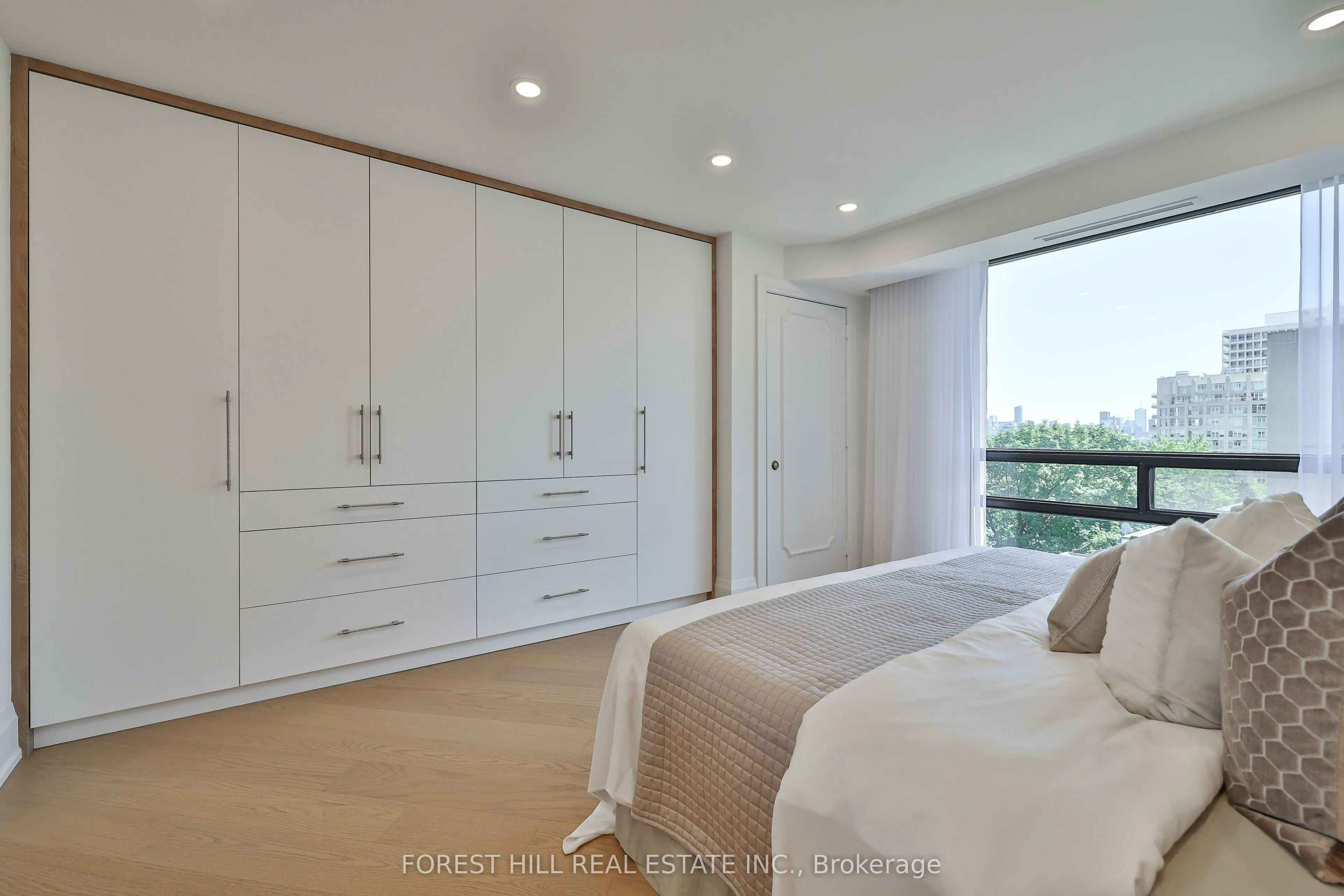 447 Walmer Road, #808
