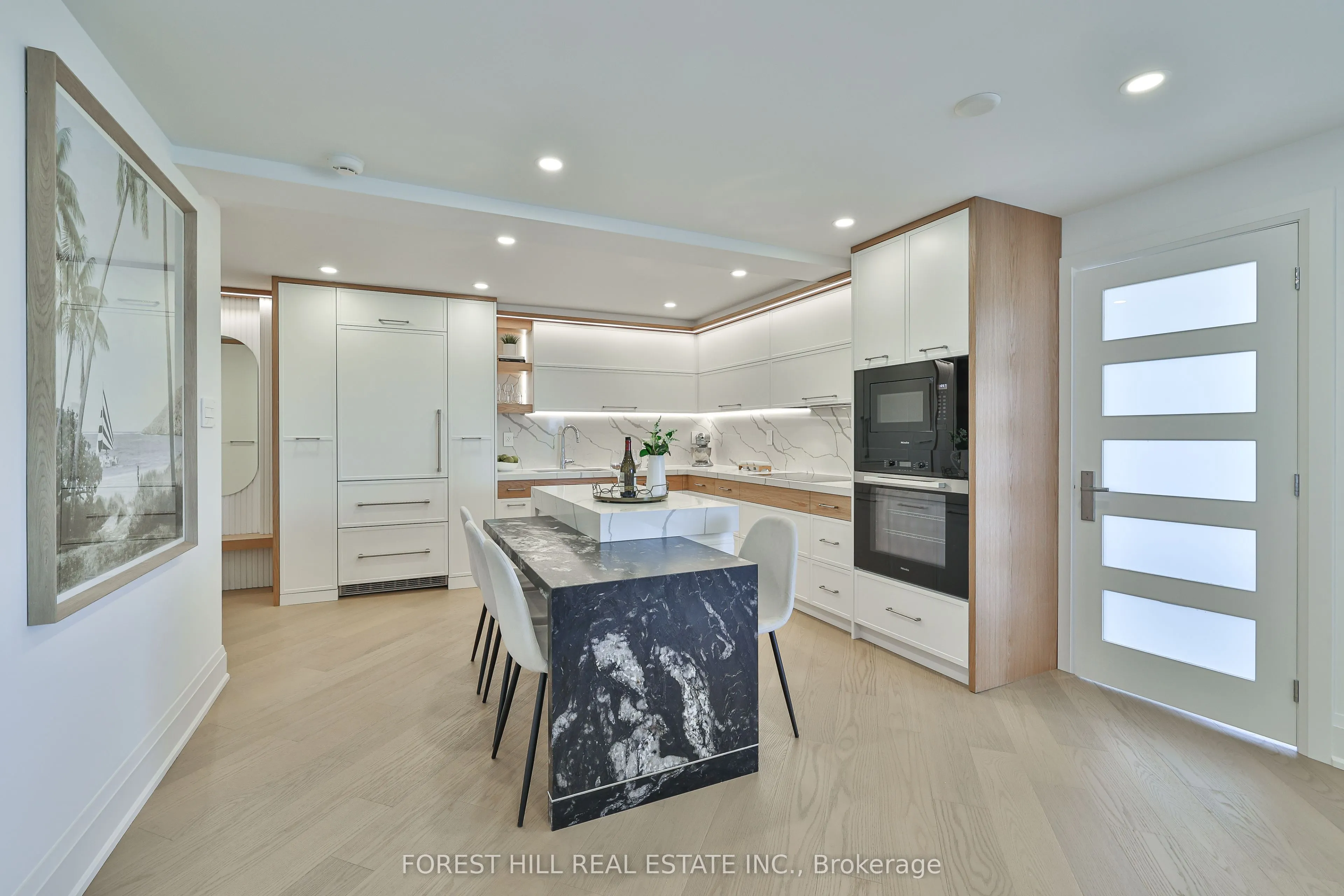 447 Walmer Road, #808