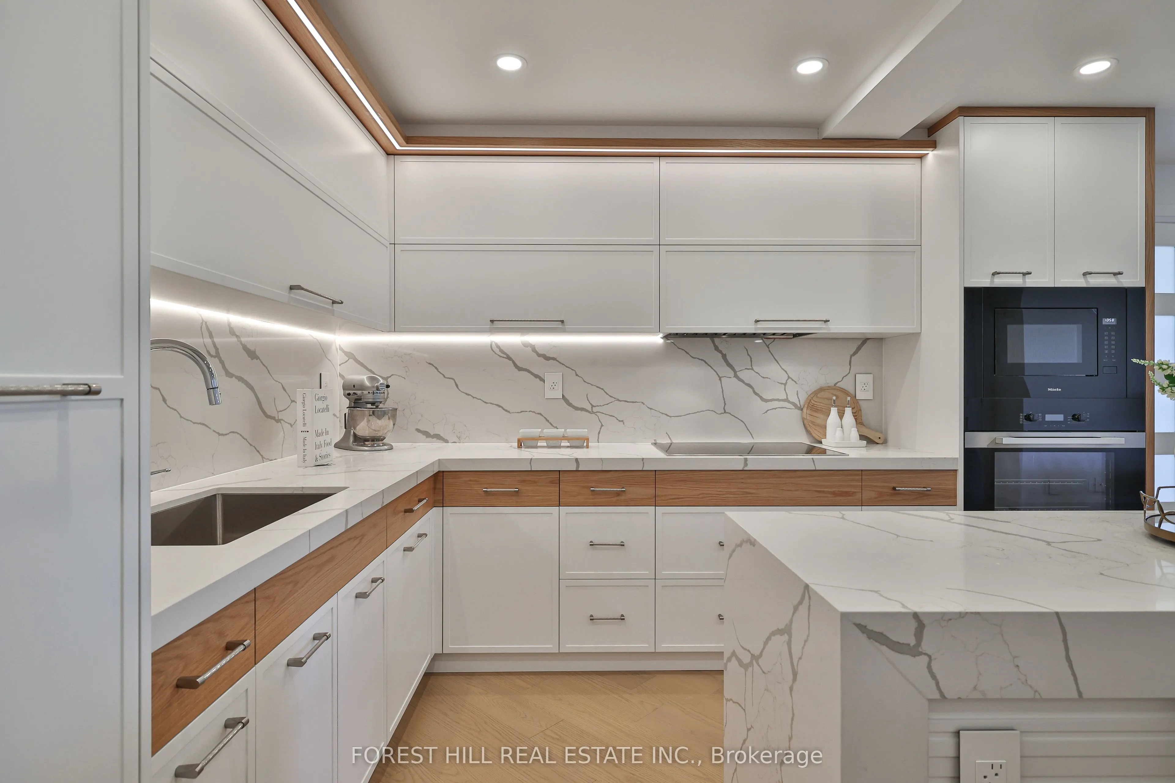 447 Walmer Road, #808