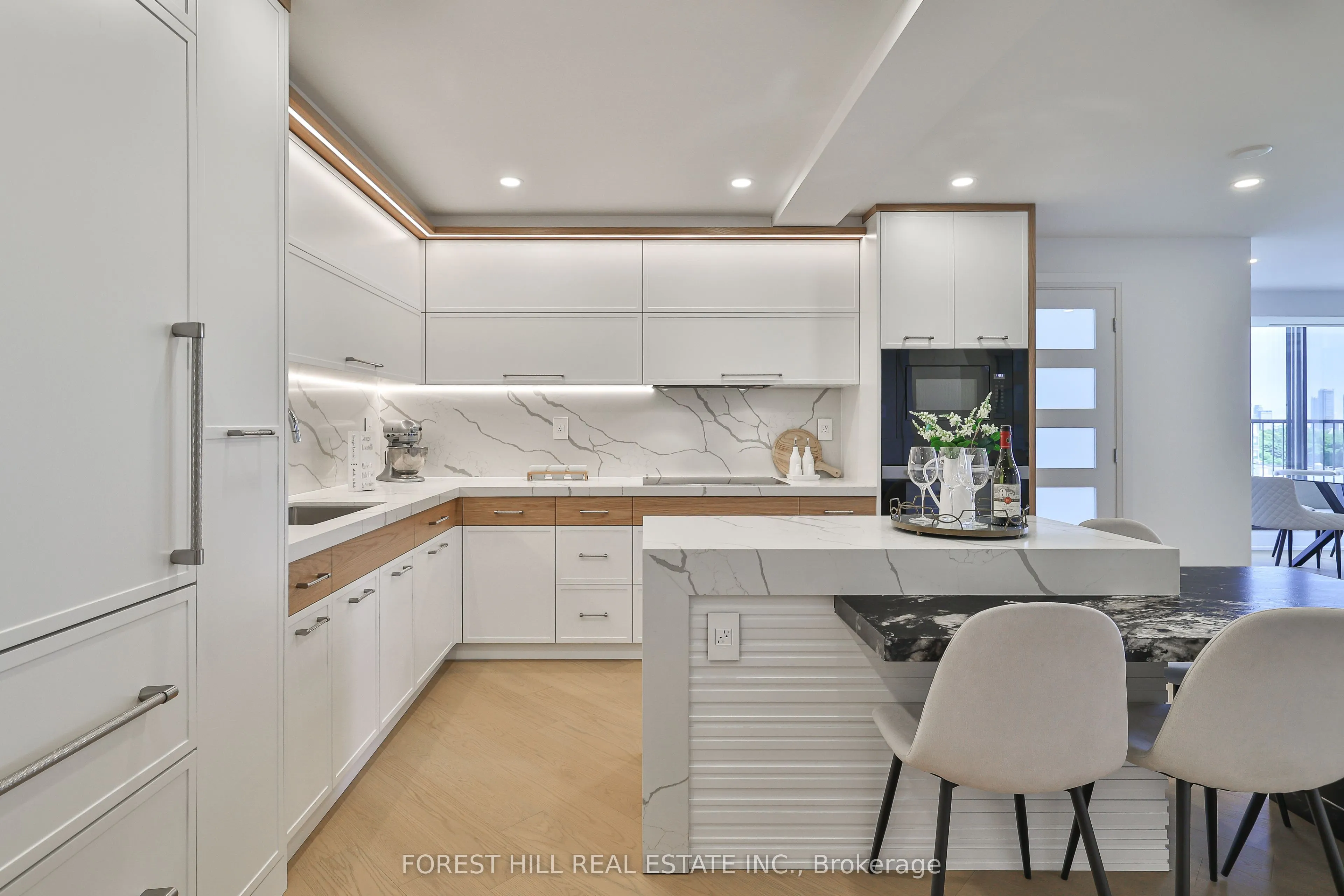 447 Walmer Road, #808