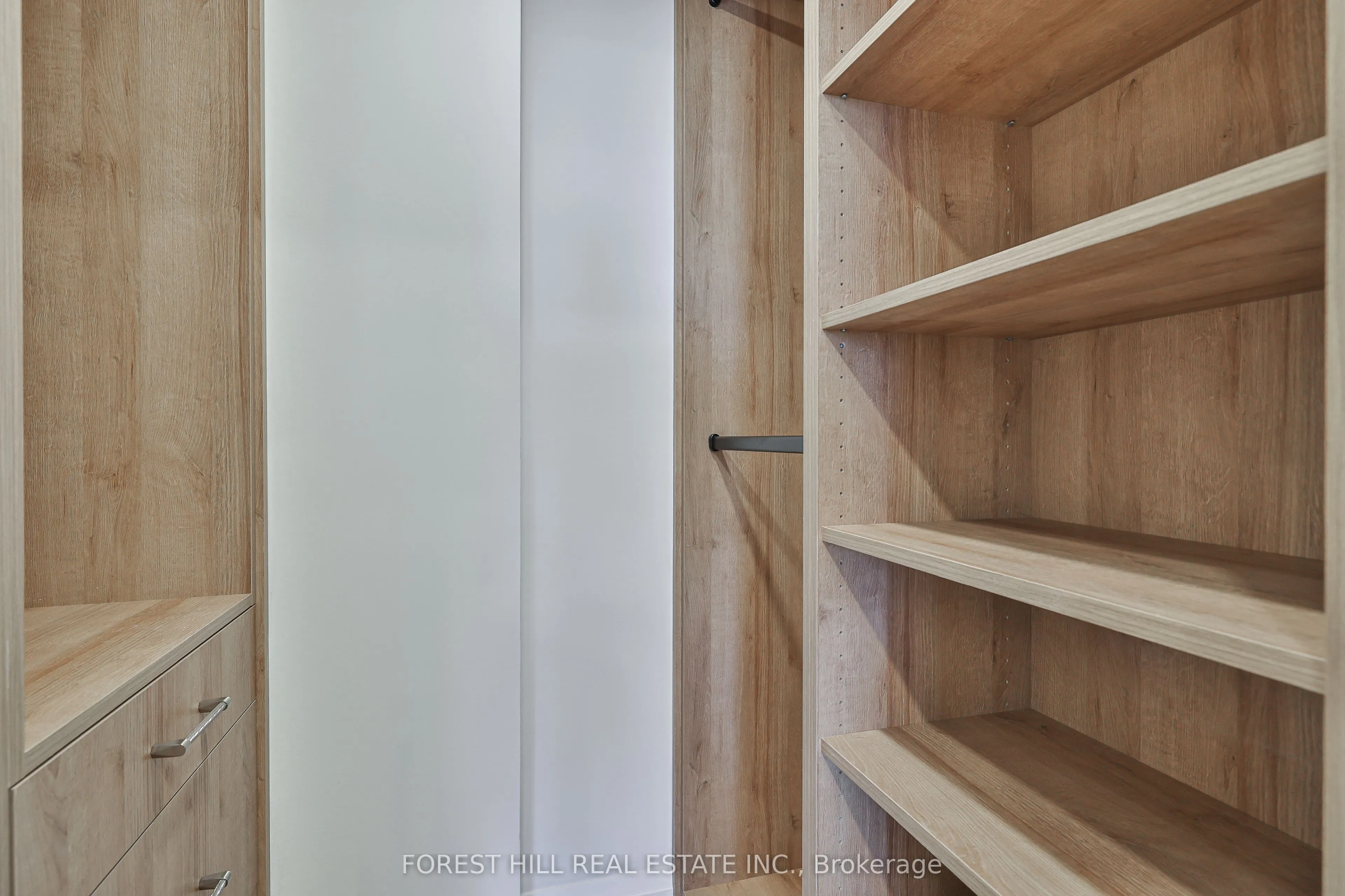 447 Walmer Road, #808