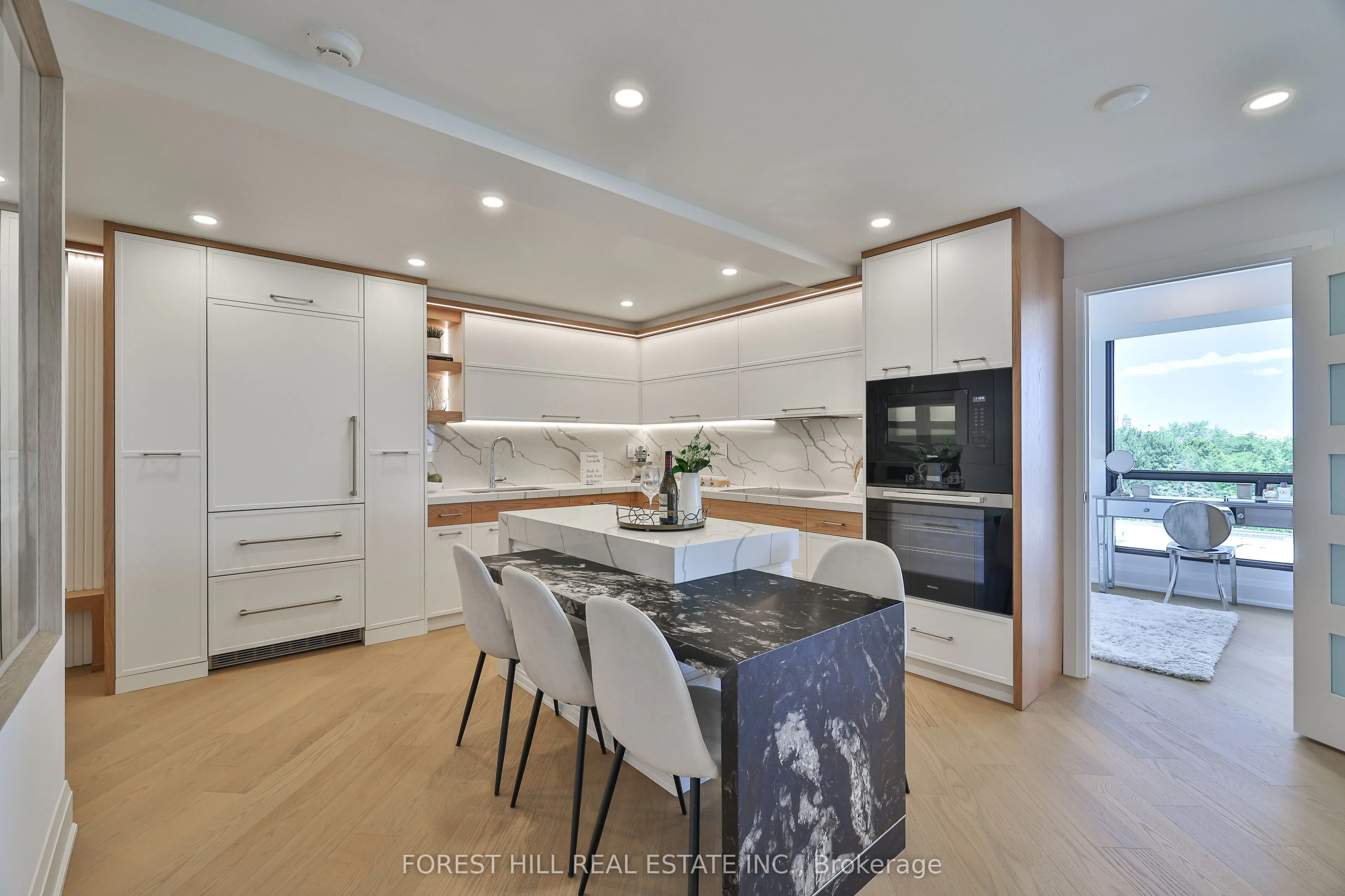447 Walmer Road, #808