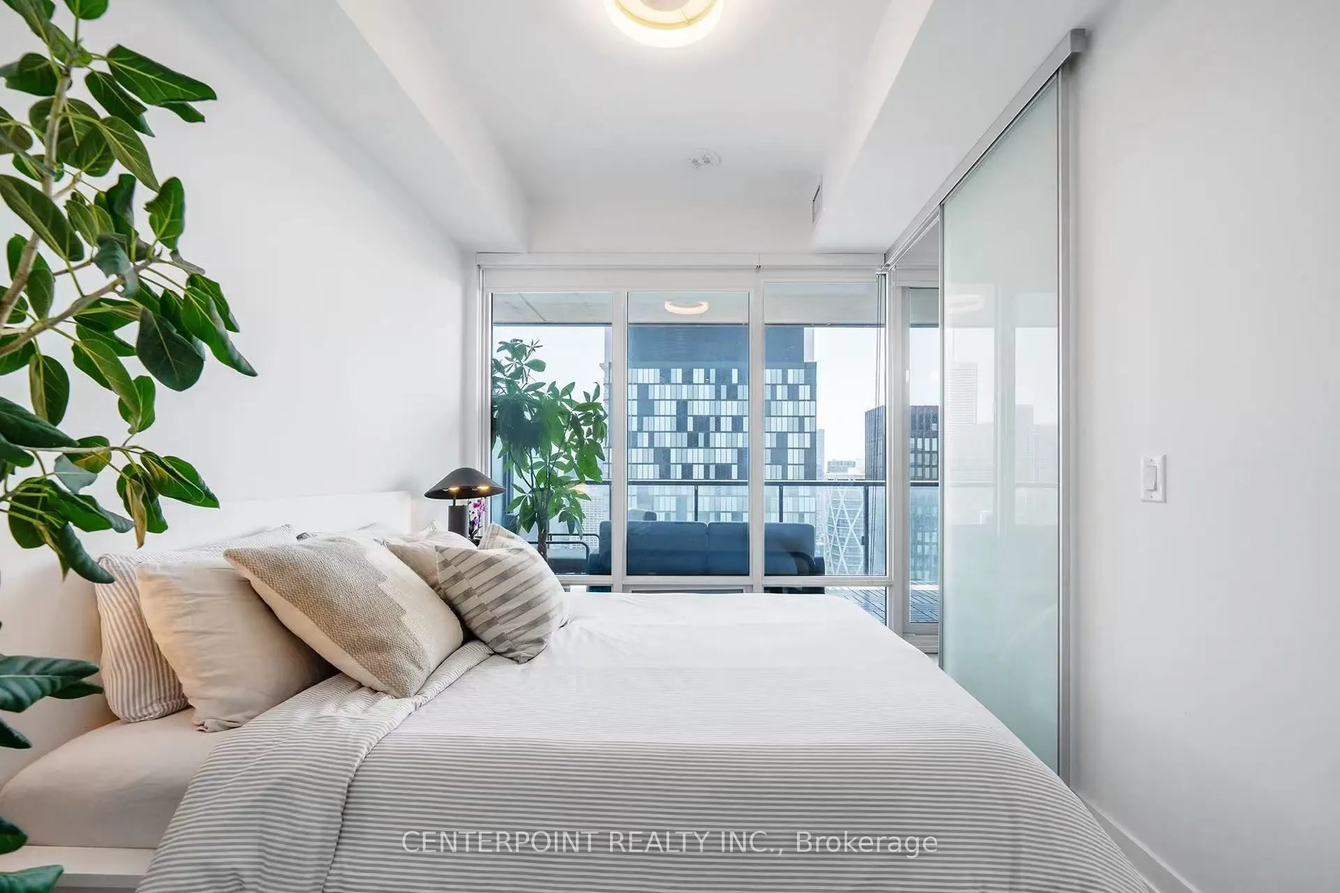 488 University Avenue, #2808