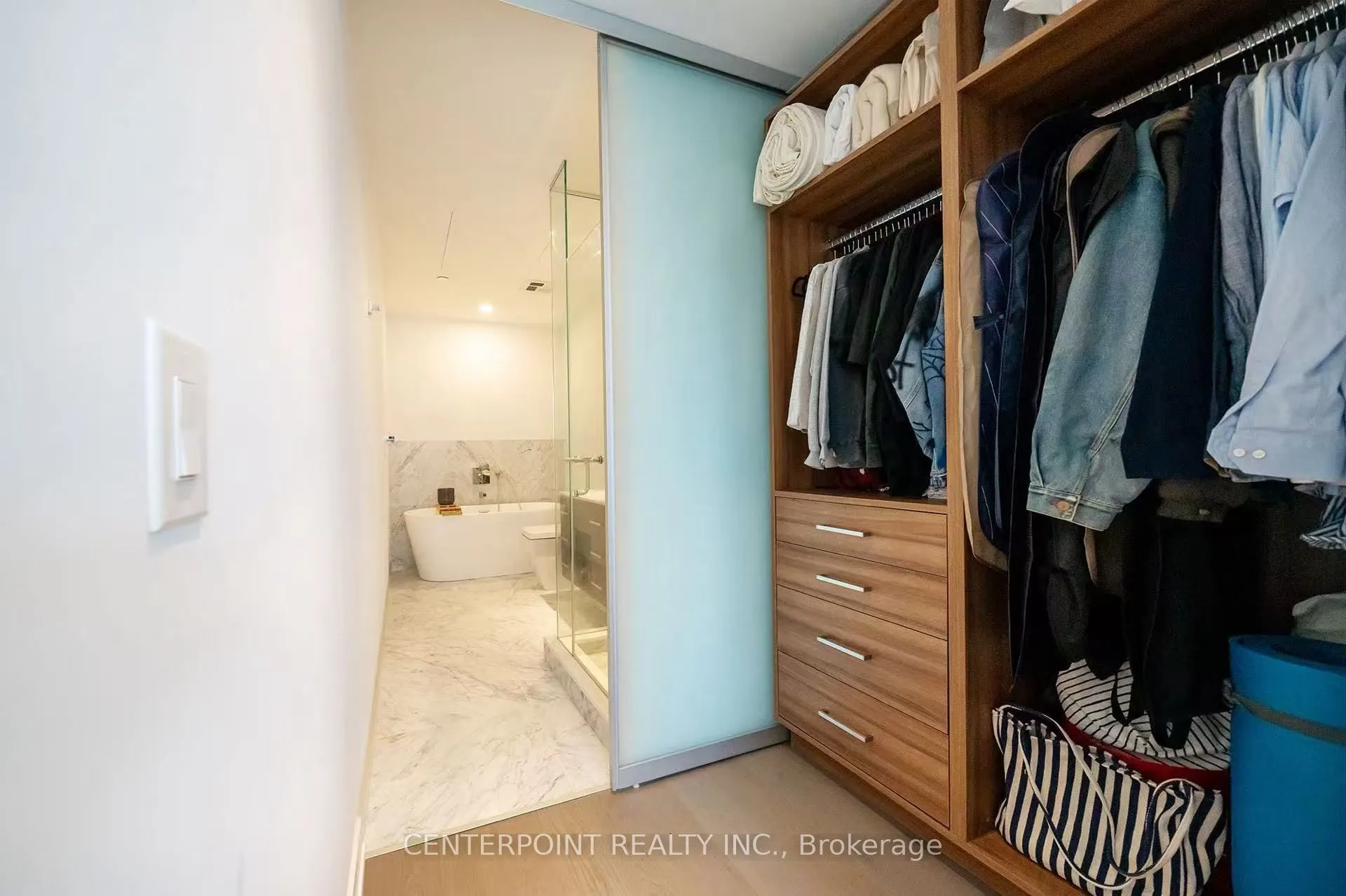 488 University Avenue, #2808