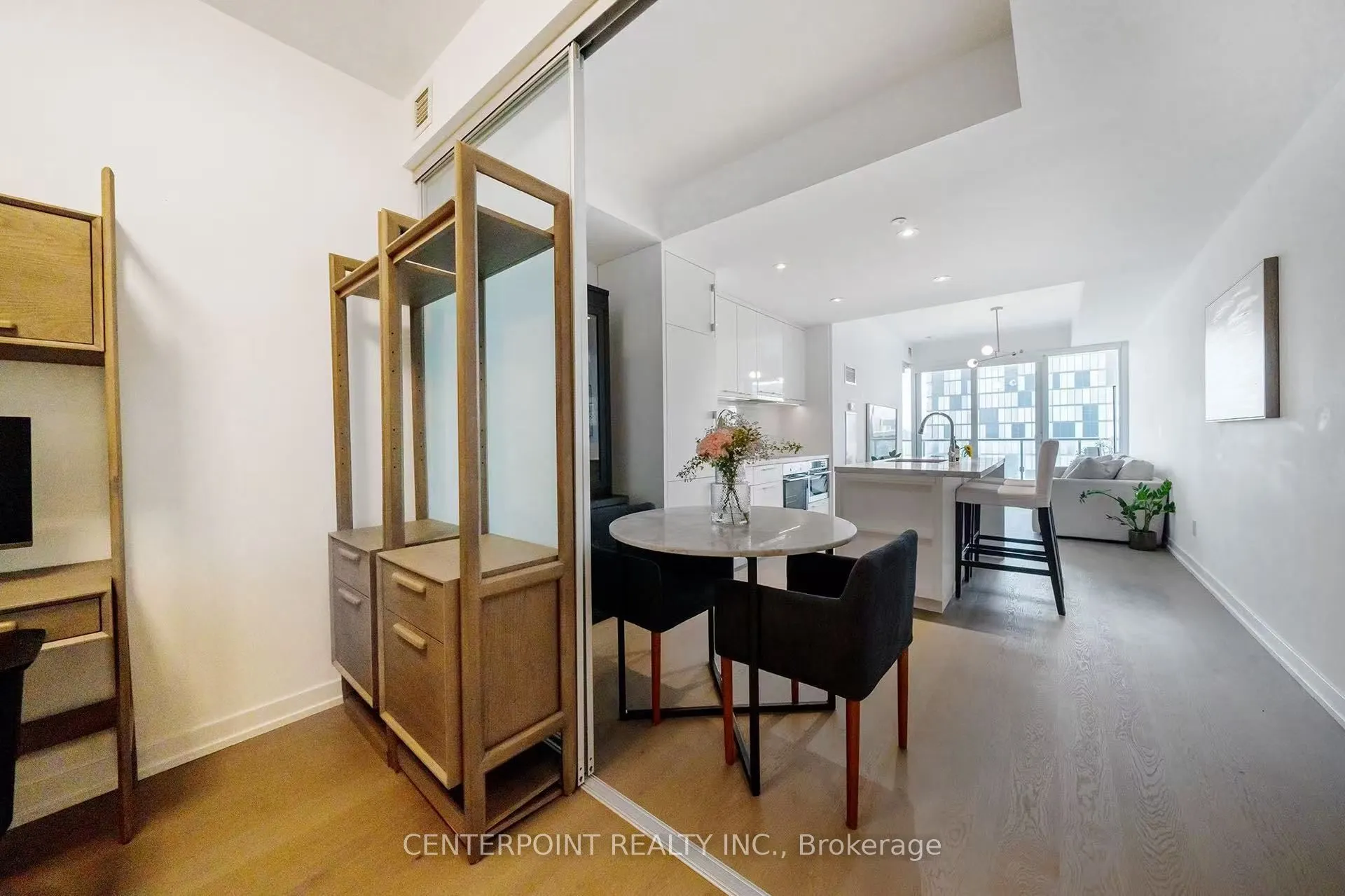 488 University Avenue, #2808