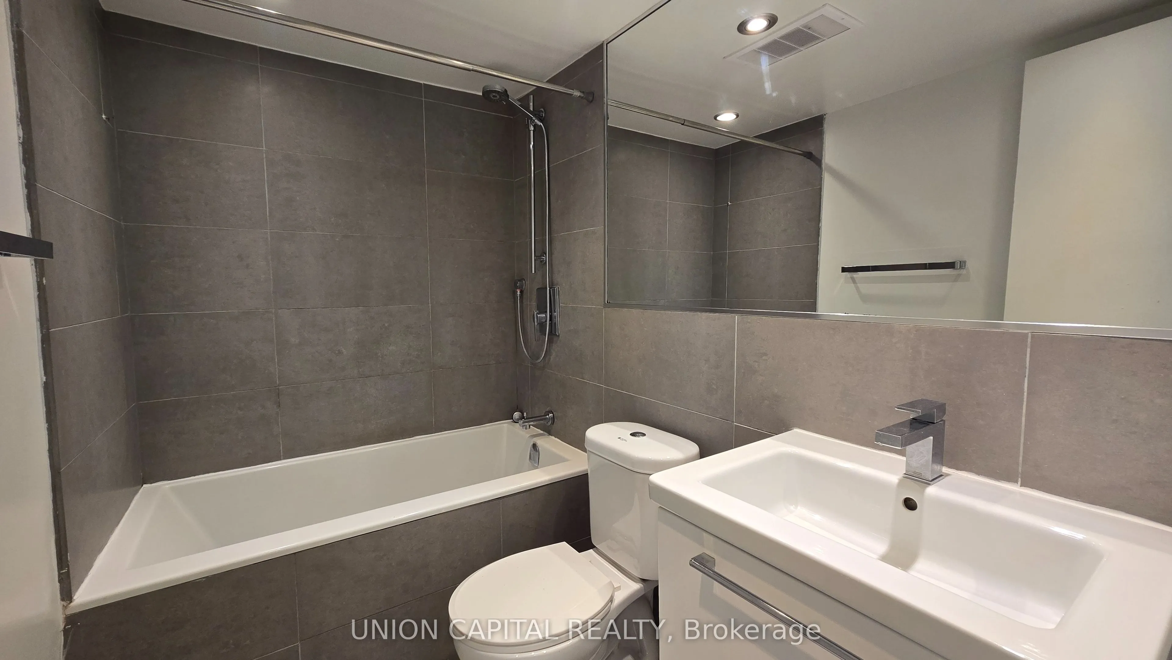 230 Oak Street, #110
