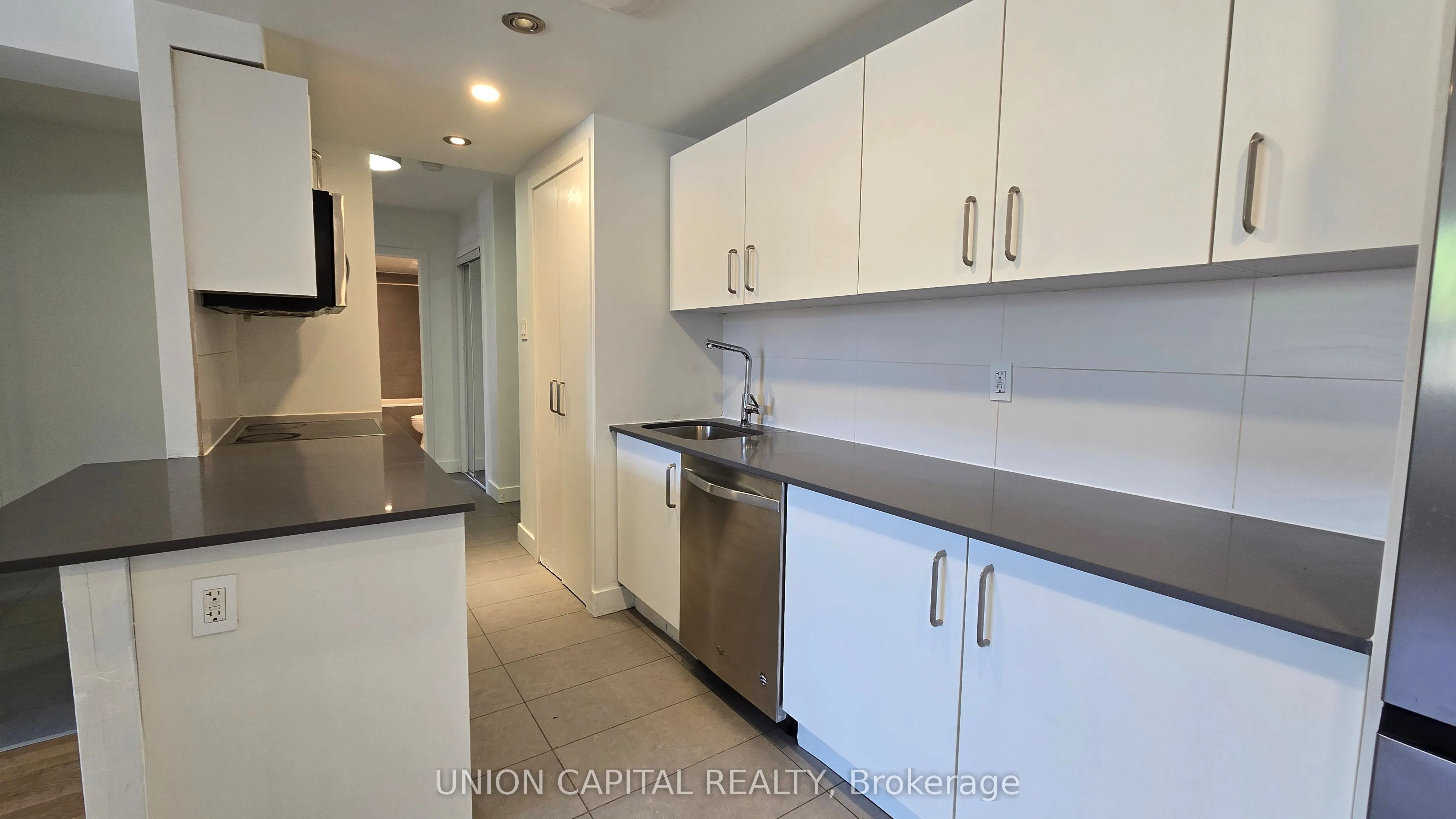 230 Oak Street, #110