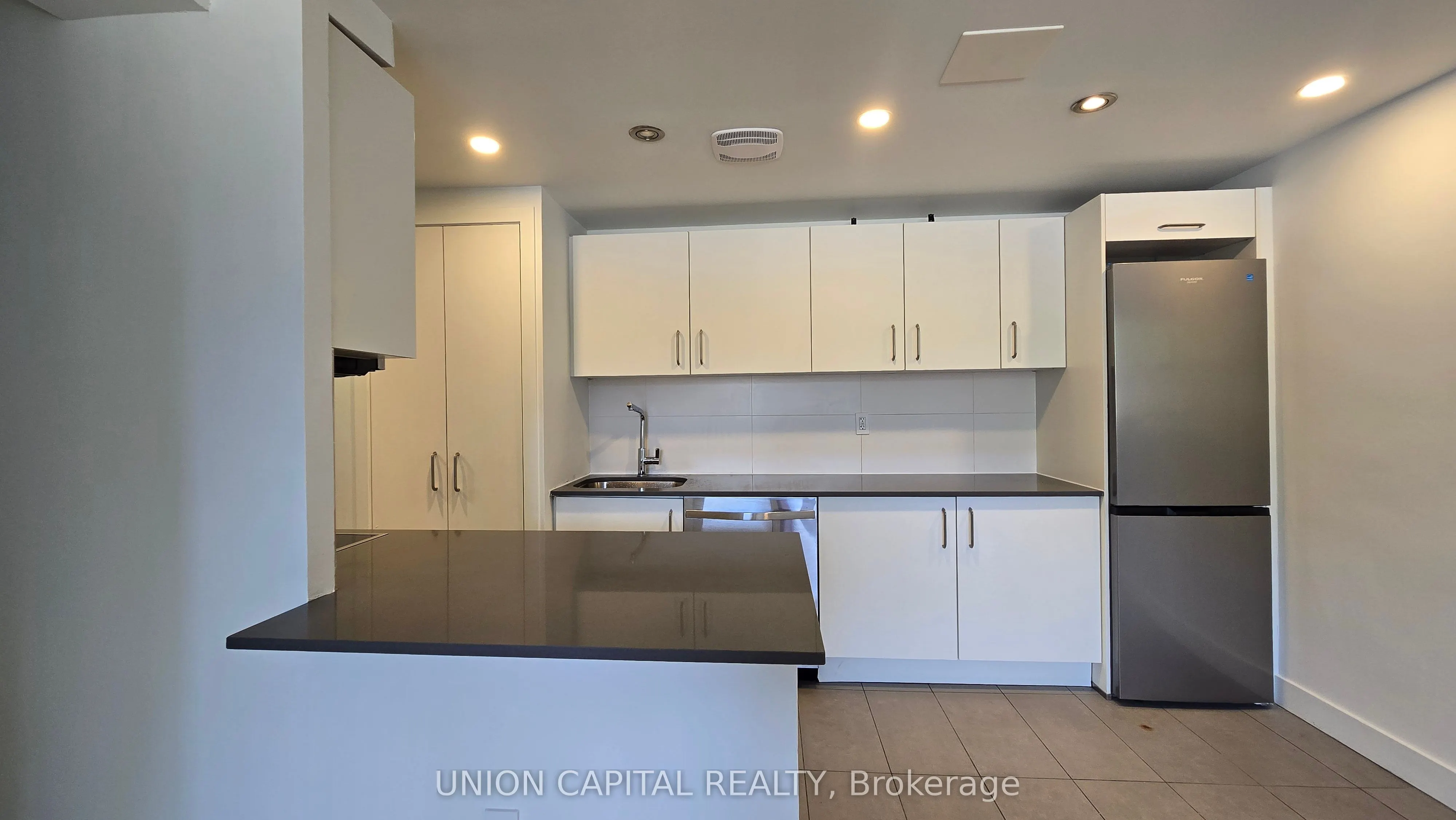 230 Oak Street, #110