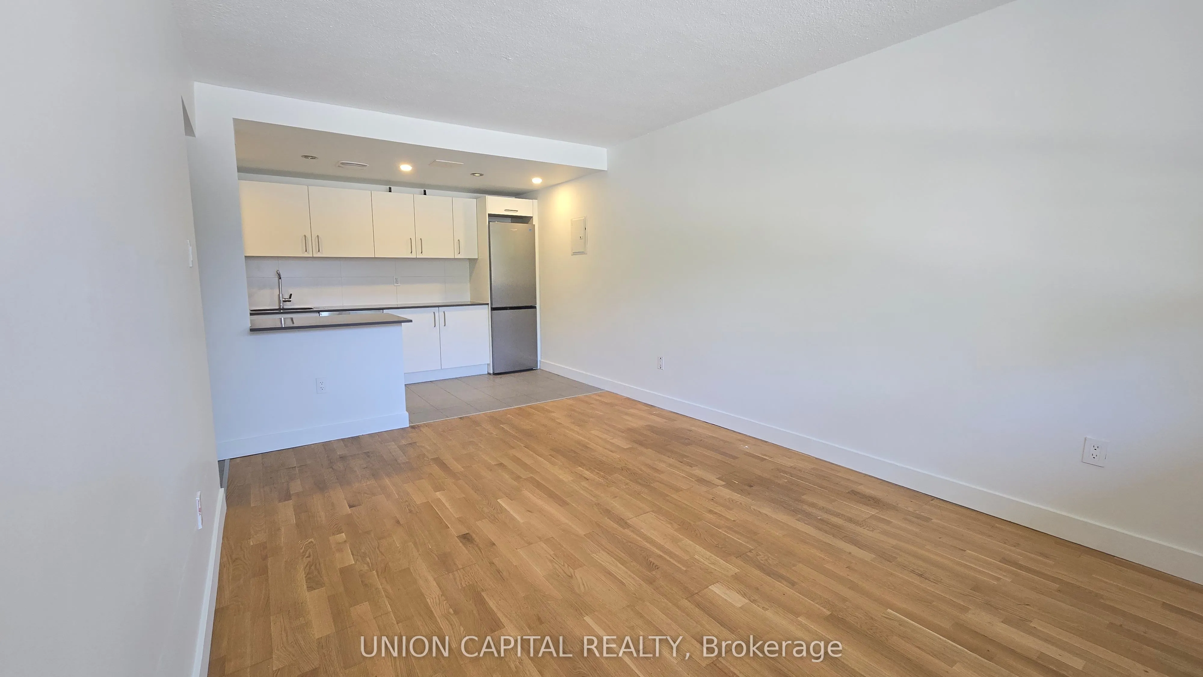 230 Oak Street, #110