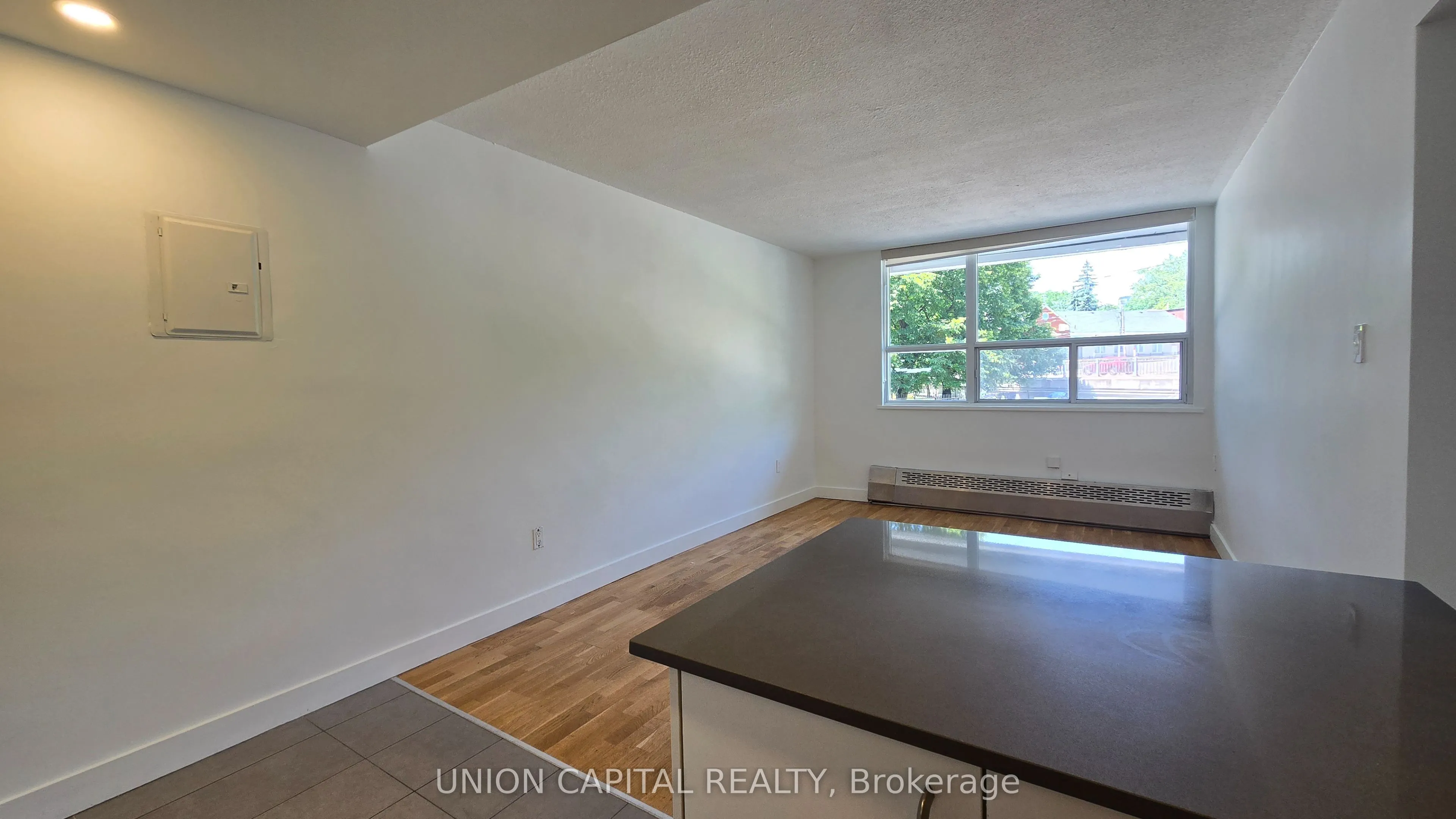230 Oak Street, #110