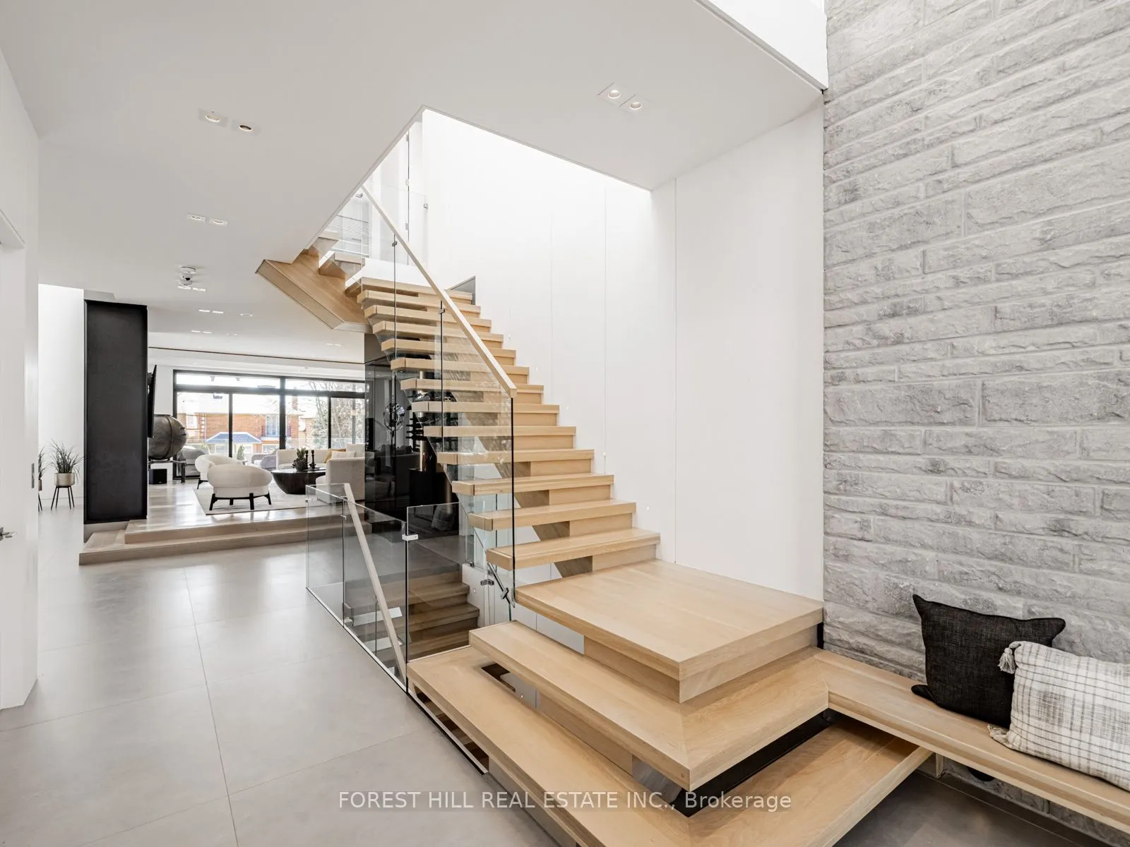 77 Risebrough Avenue