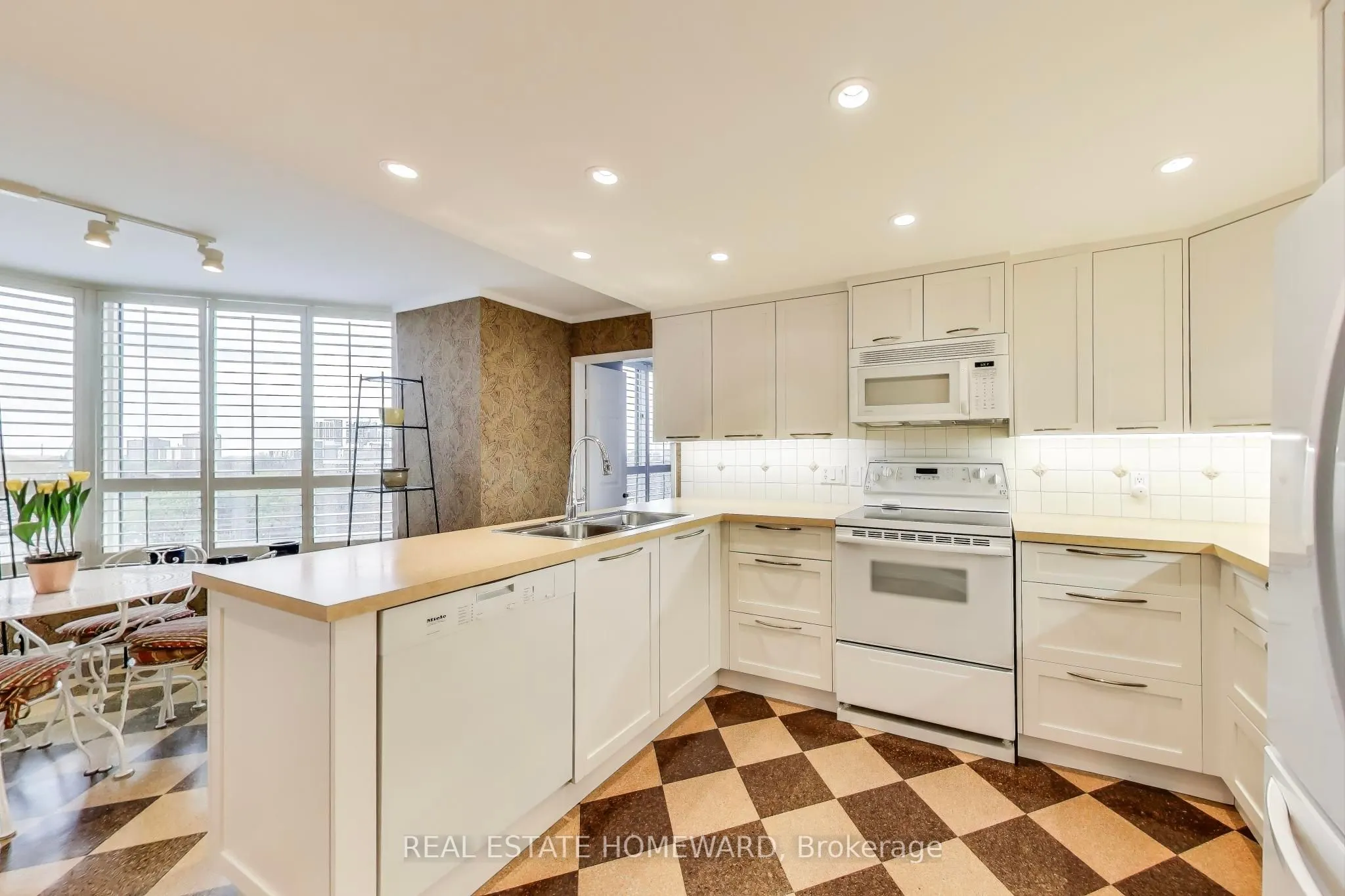 130 Carlton Street, #804