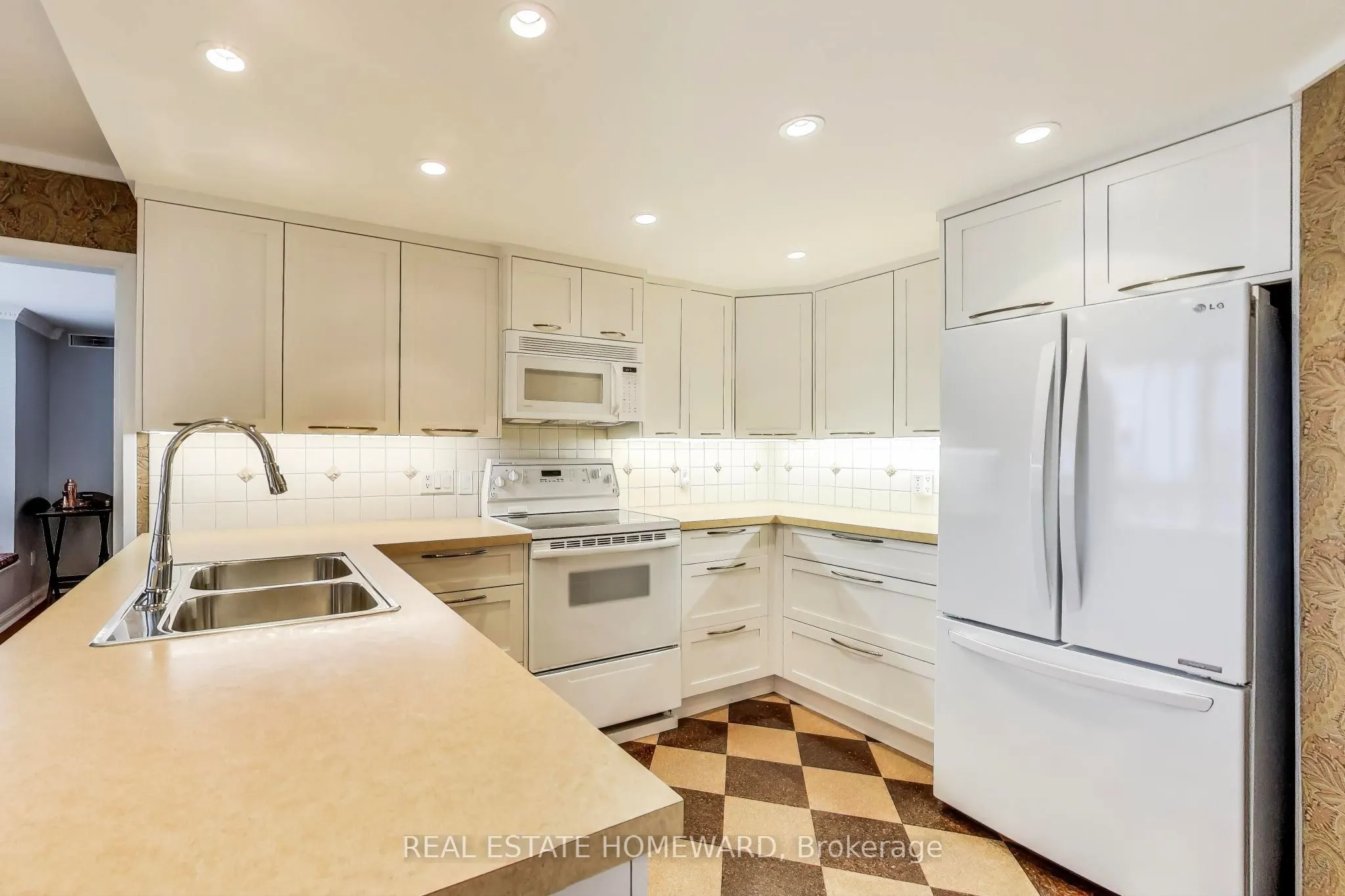 130 Carlton Street, #804