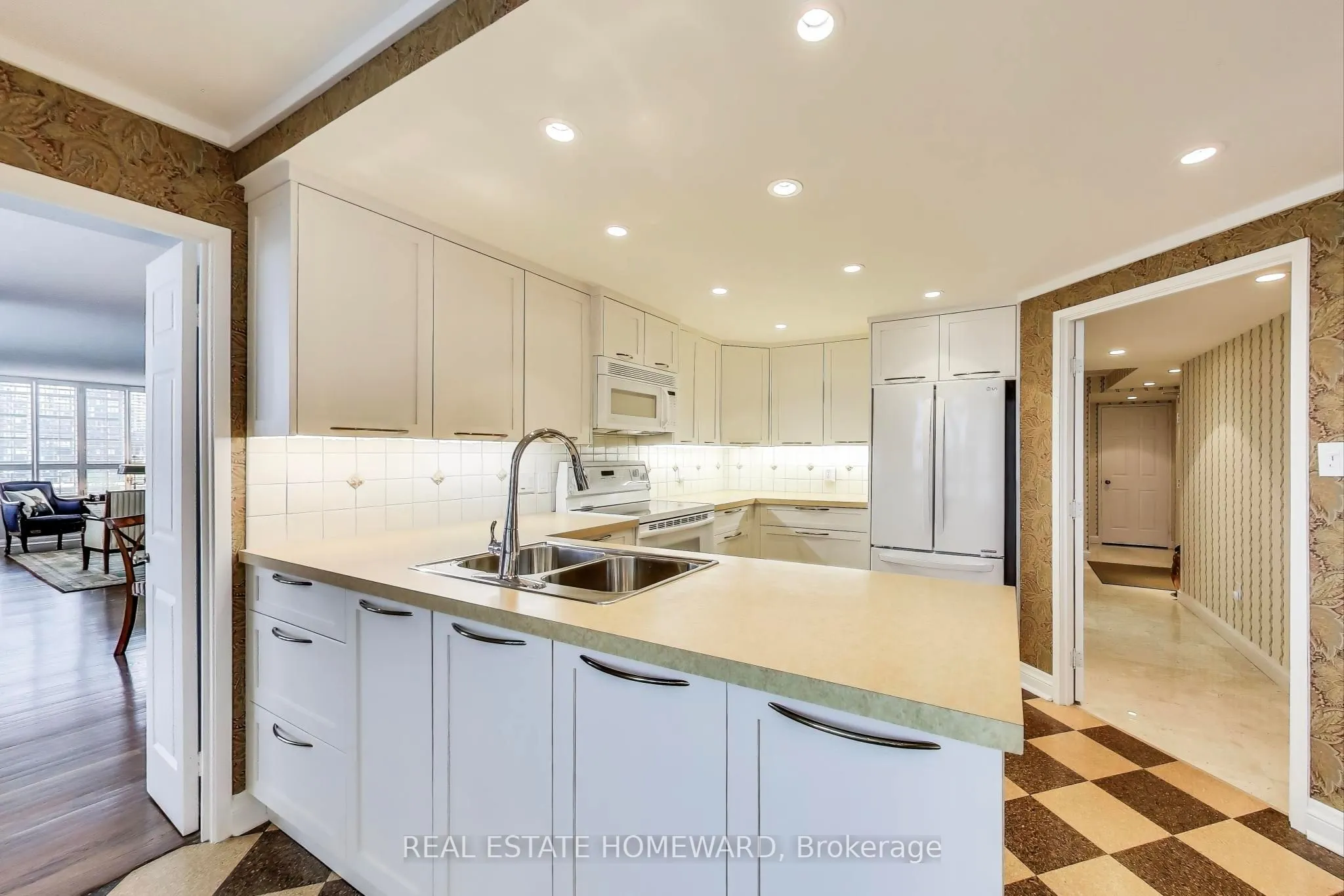 130 Carlton Street, #804