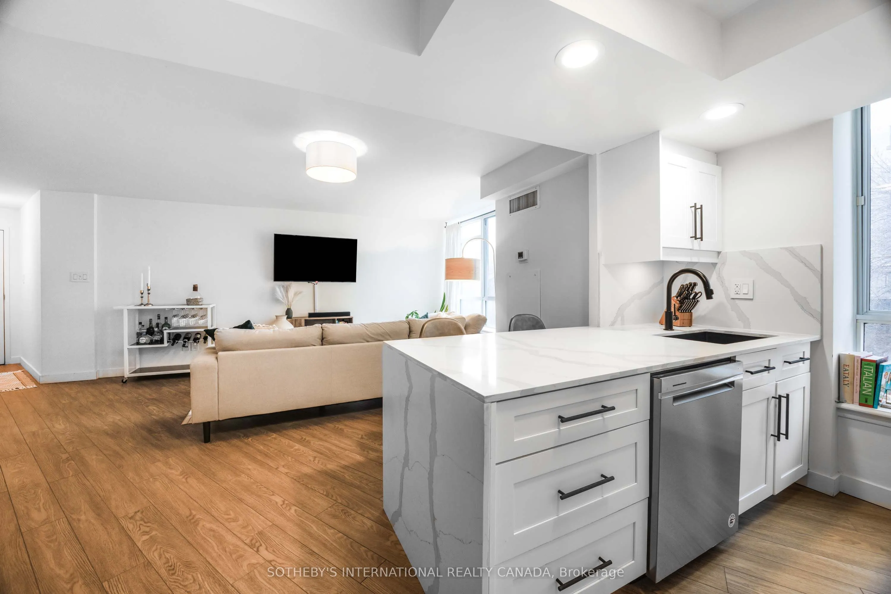 801 King Street W, #213