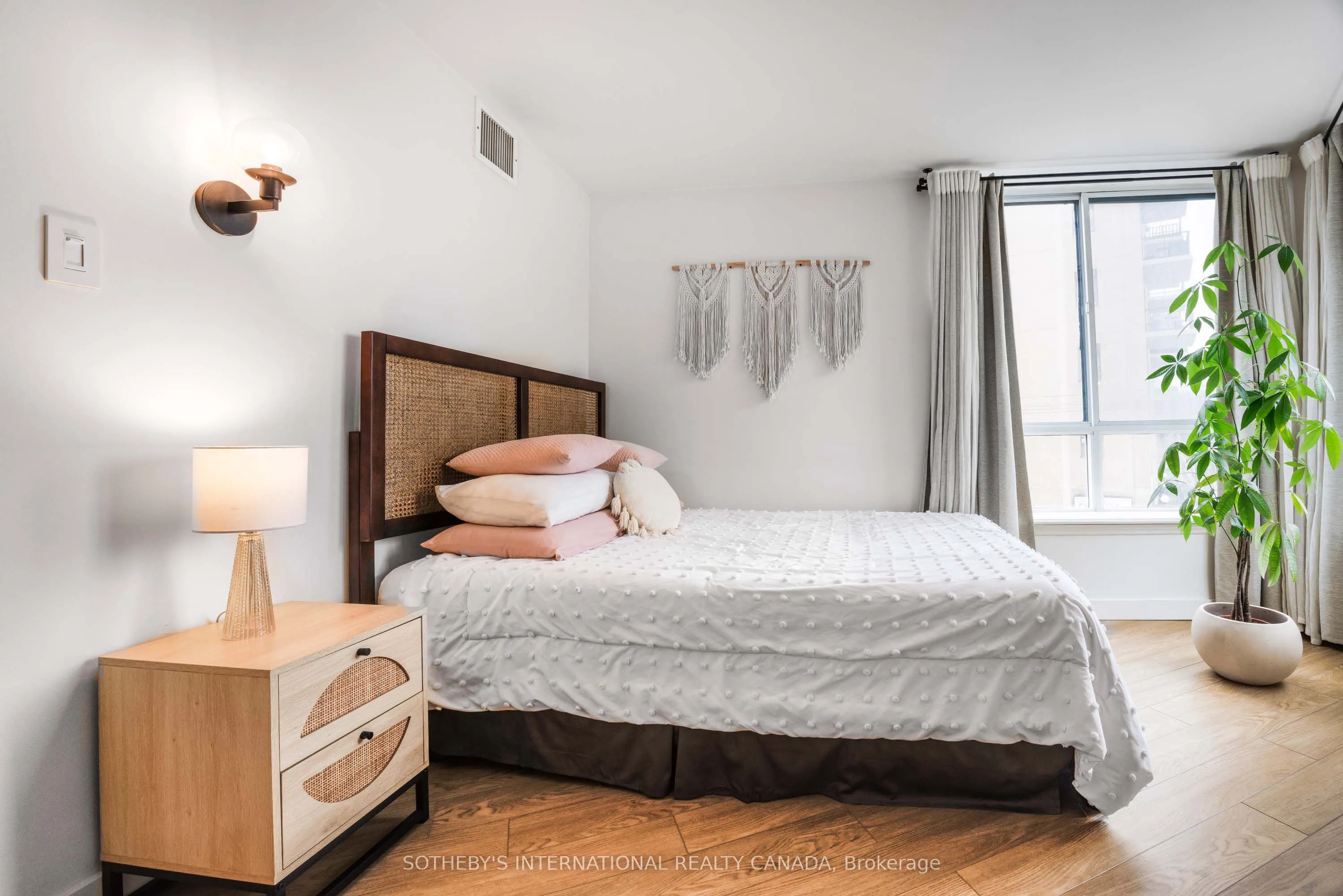 801 King Street W, #213