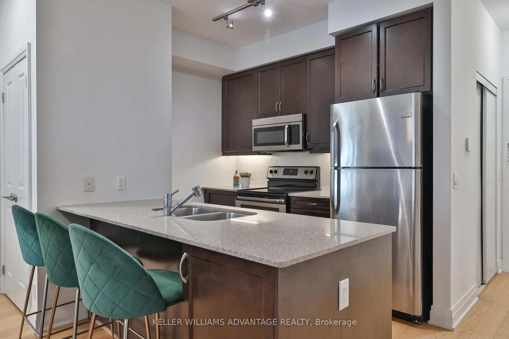 530 St Clair Avenue W, #805