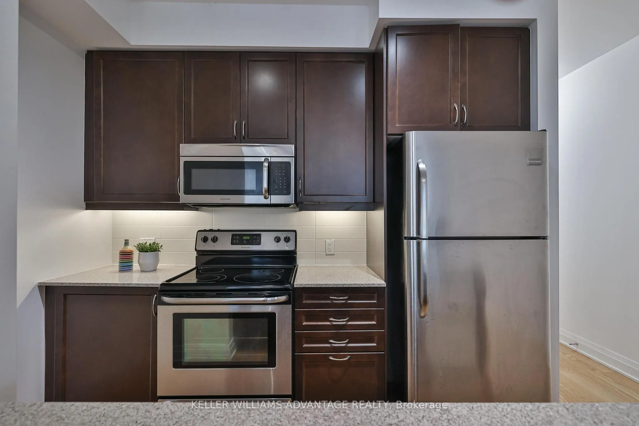 530 St Clair Avenue W, #805