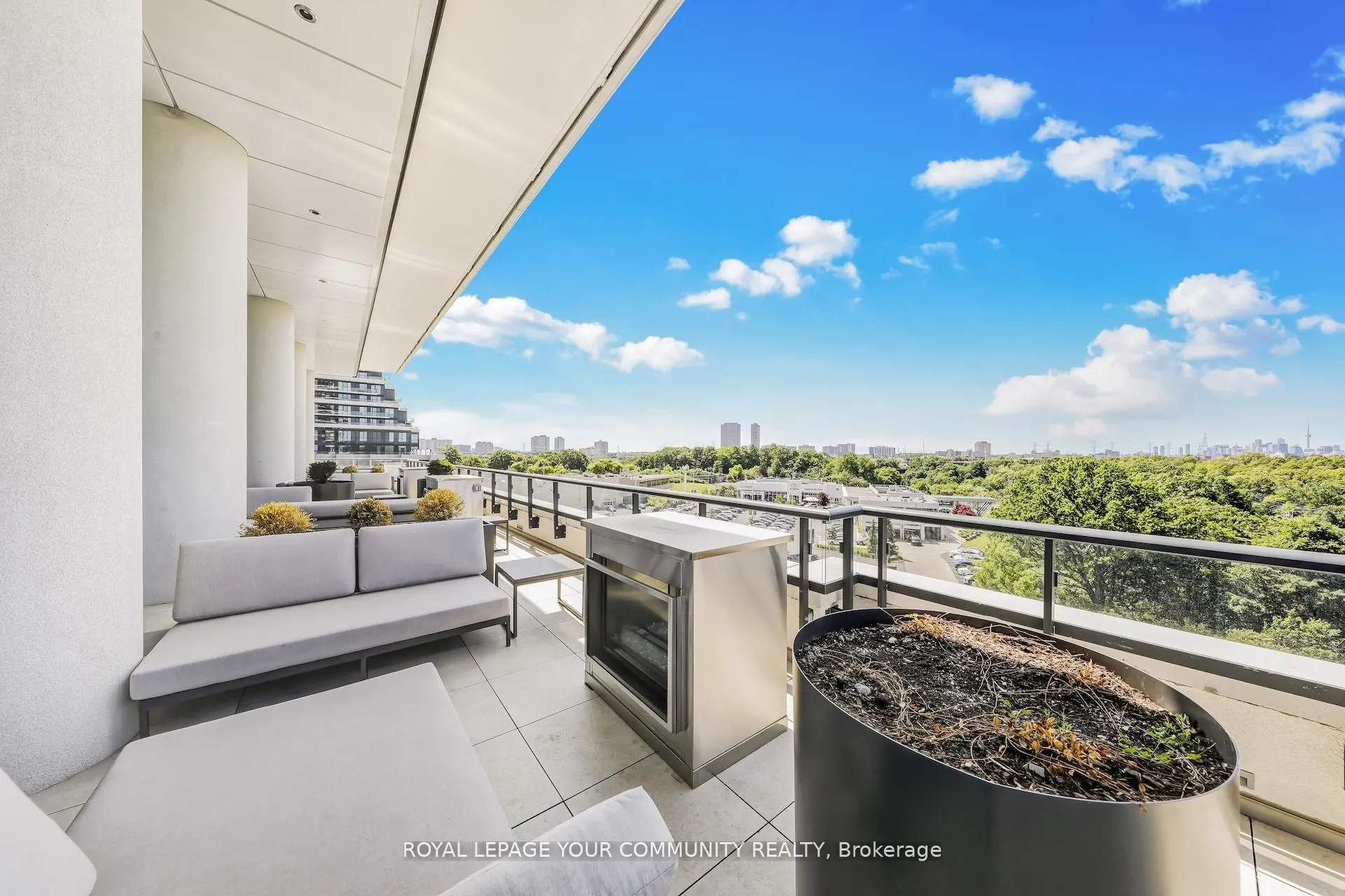 10 Inn On The Park Drive, #3303