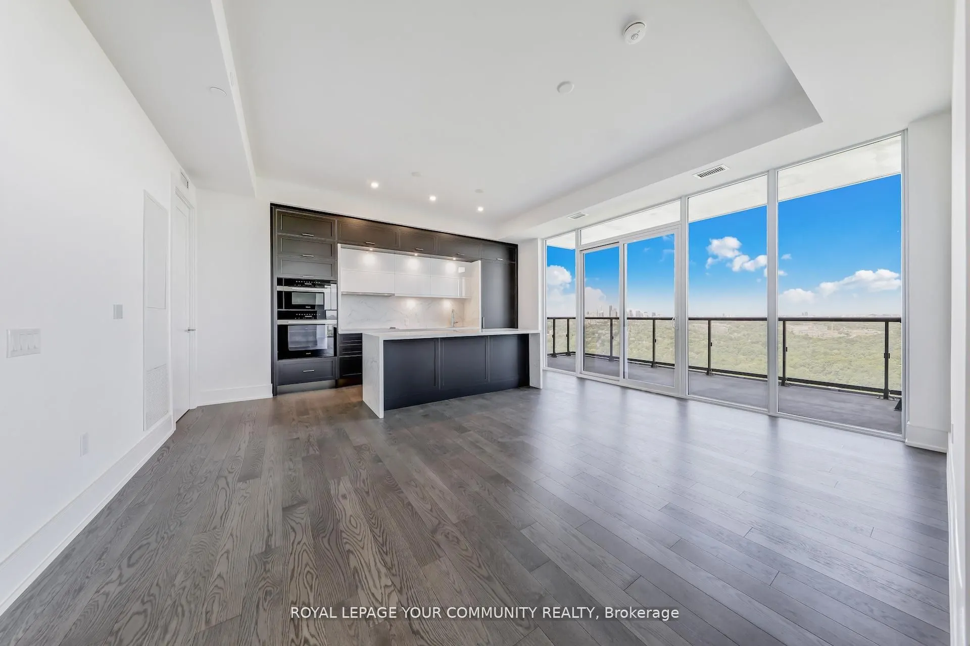 10 Inn On The Park Drive, #3303