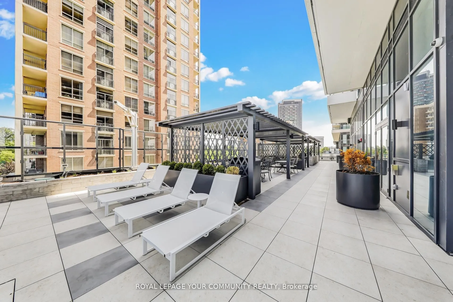 10 Inn On The Park Drive, #3303