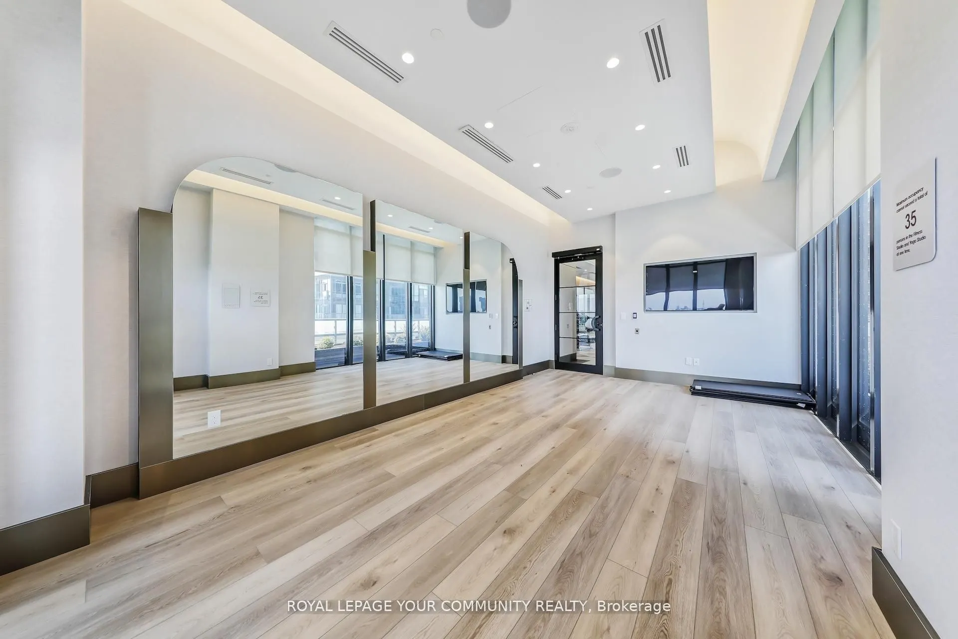 10 Inn On The Park Drive, #3303