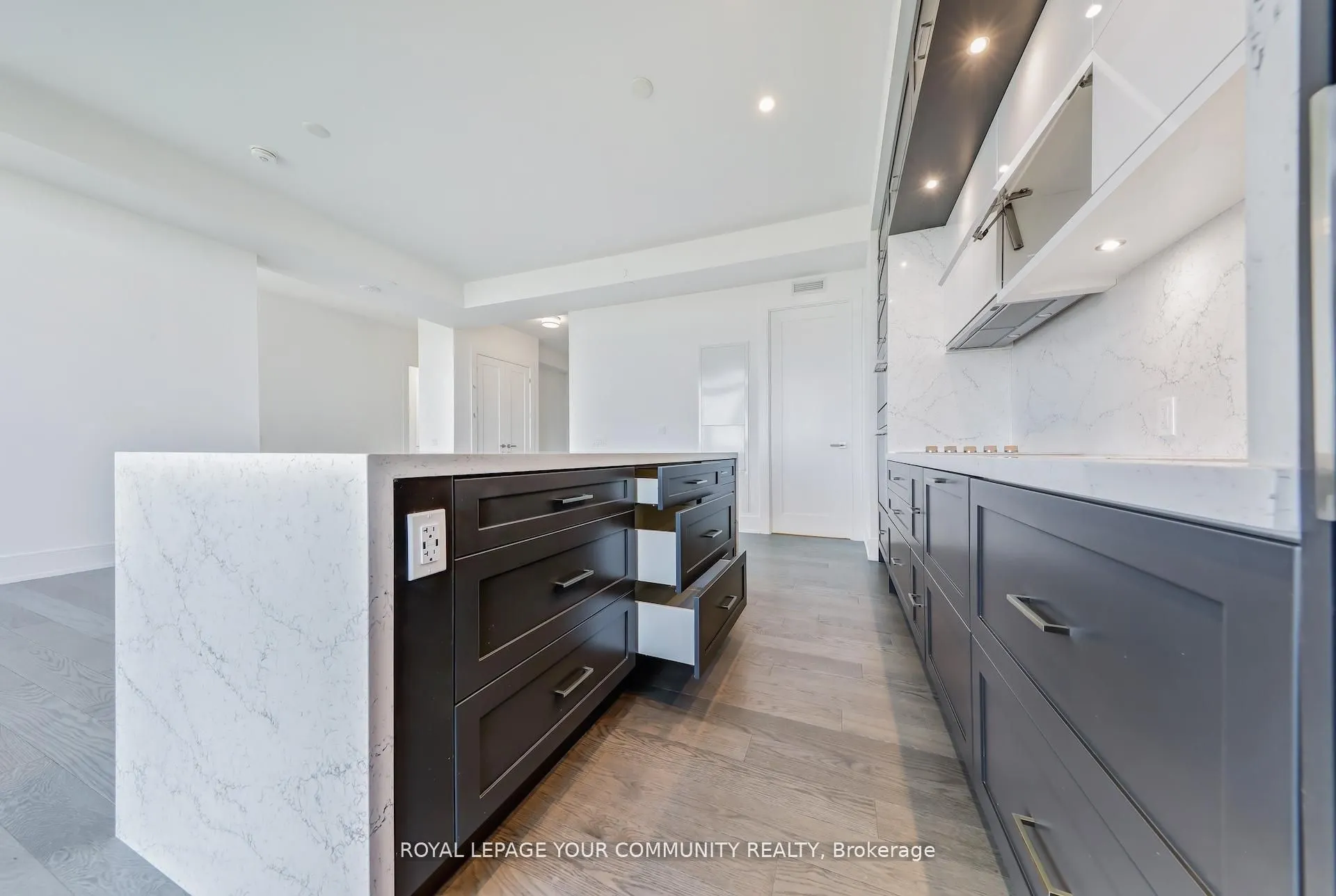 10 Inn On The Park Drive, #3303