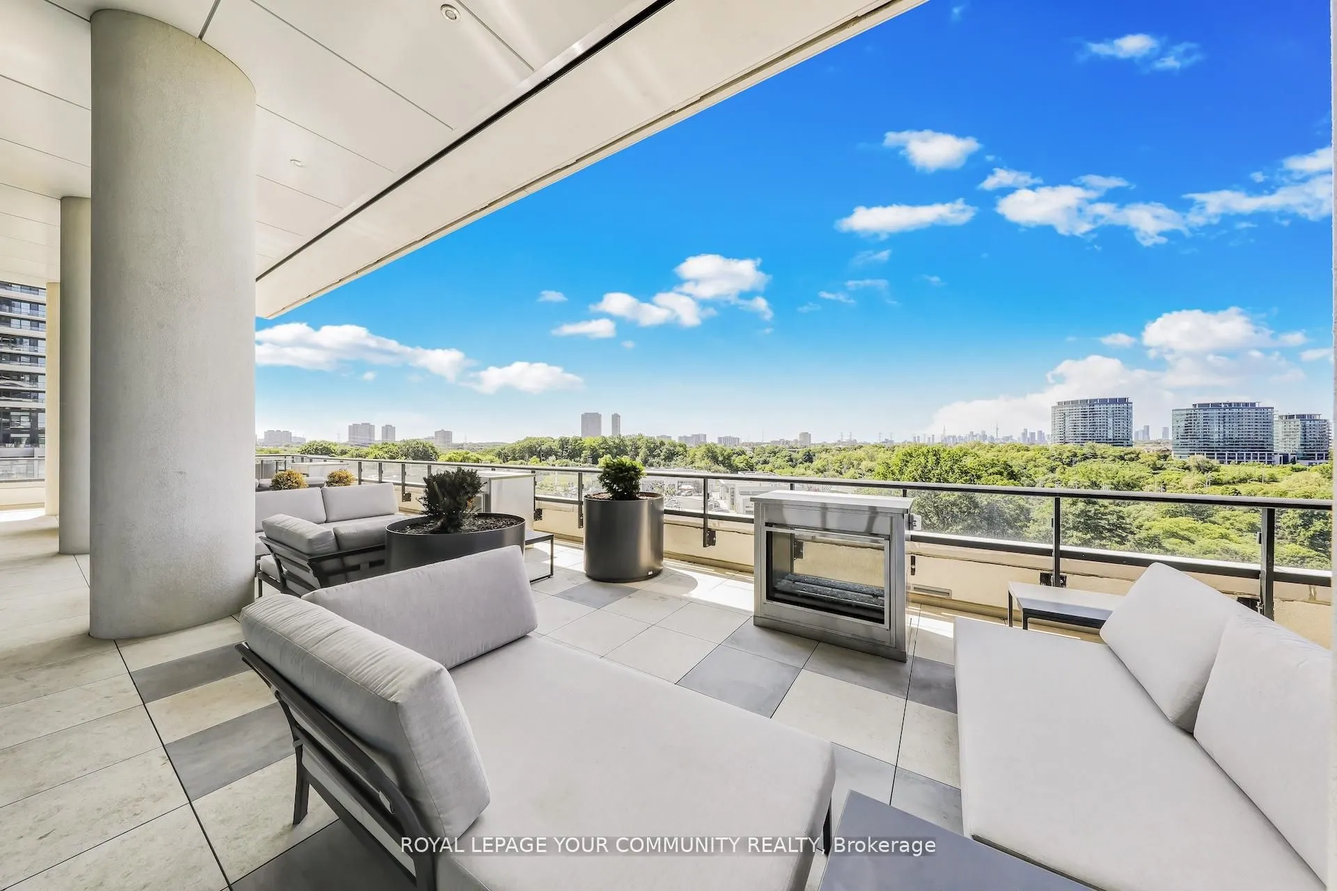 10 Inn On The Park Drive, #3303