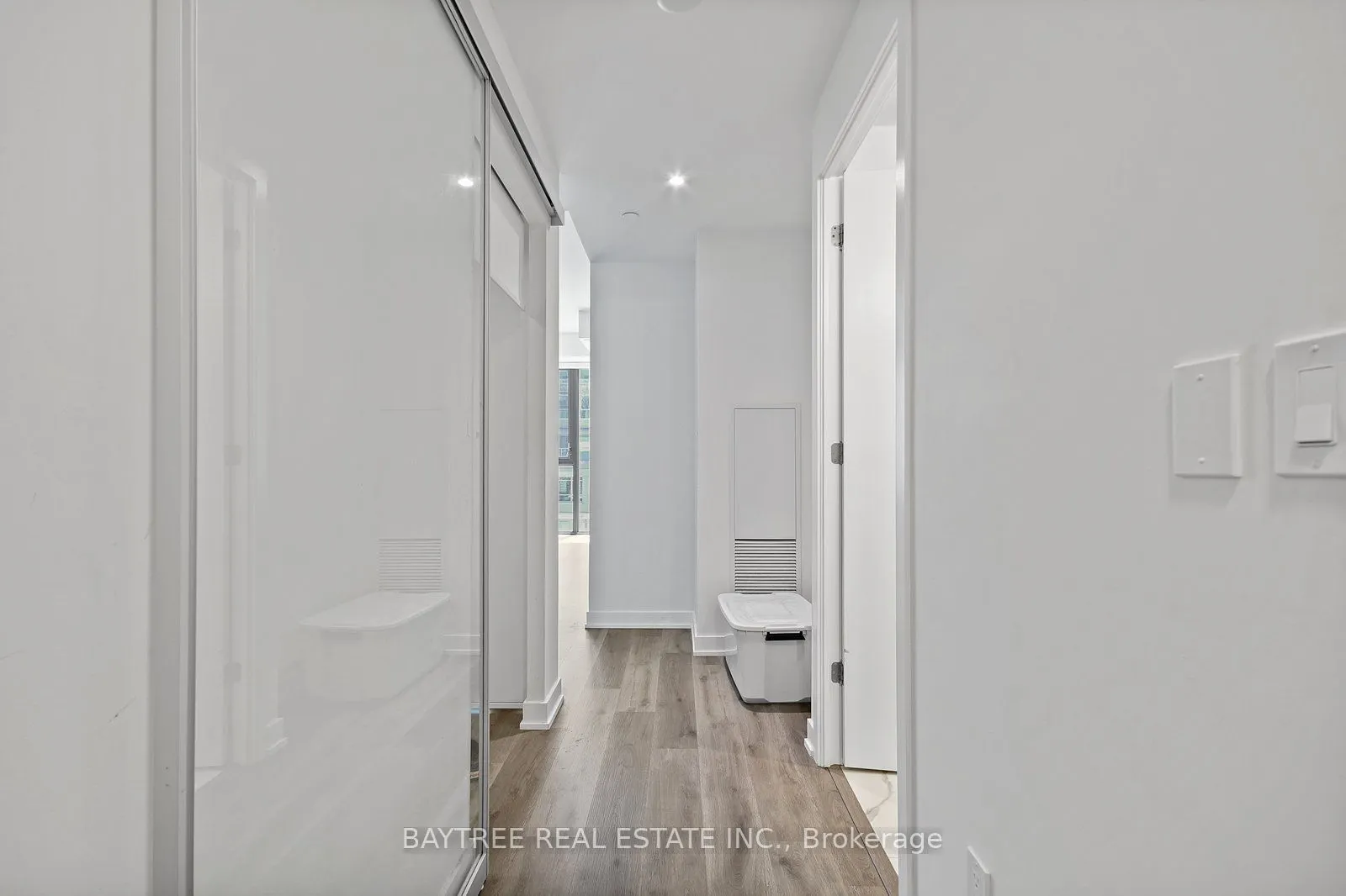 840 St Clair Avenue W, #613
