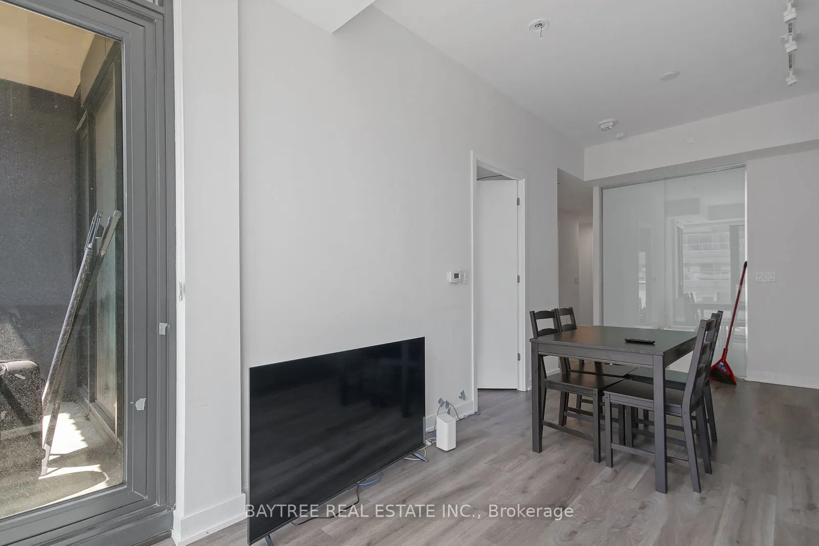 840 St Clair Avenue W, #613