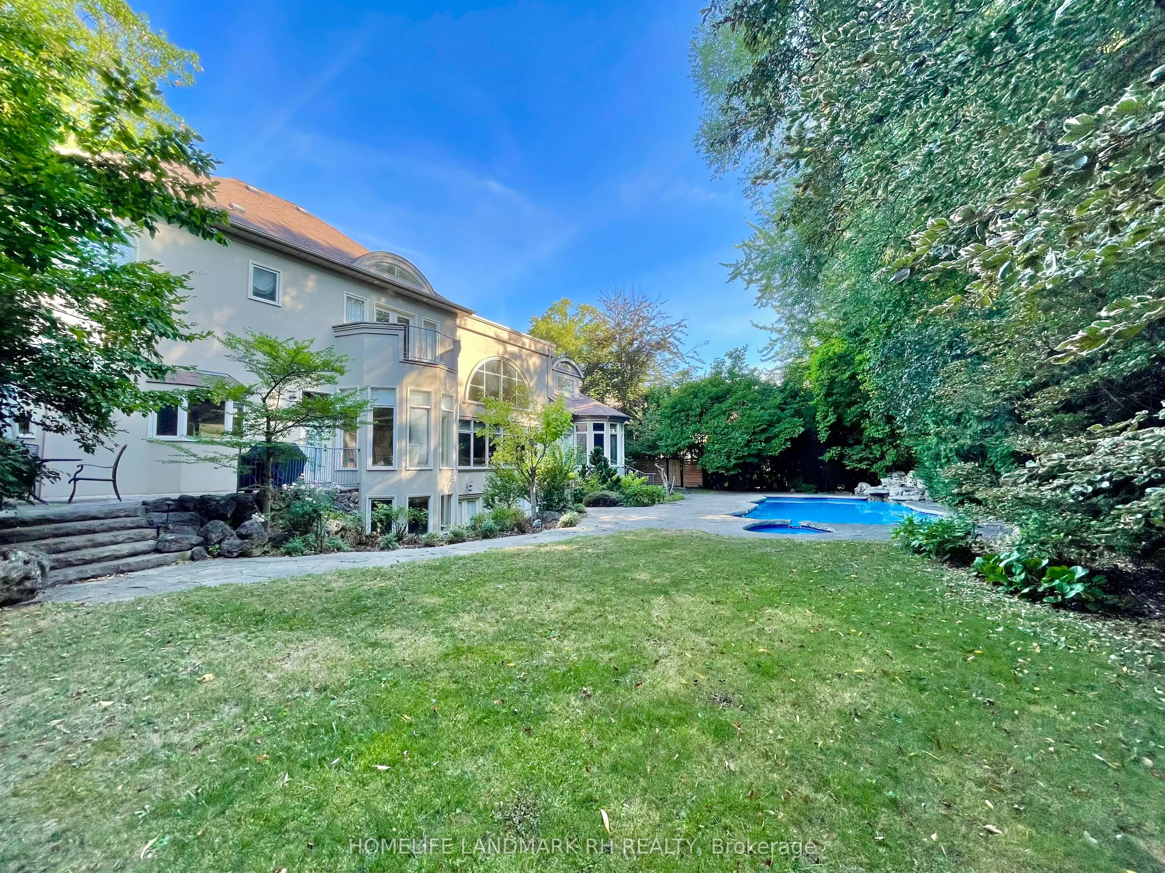 11 Chieftain Crescent