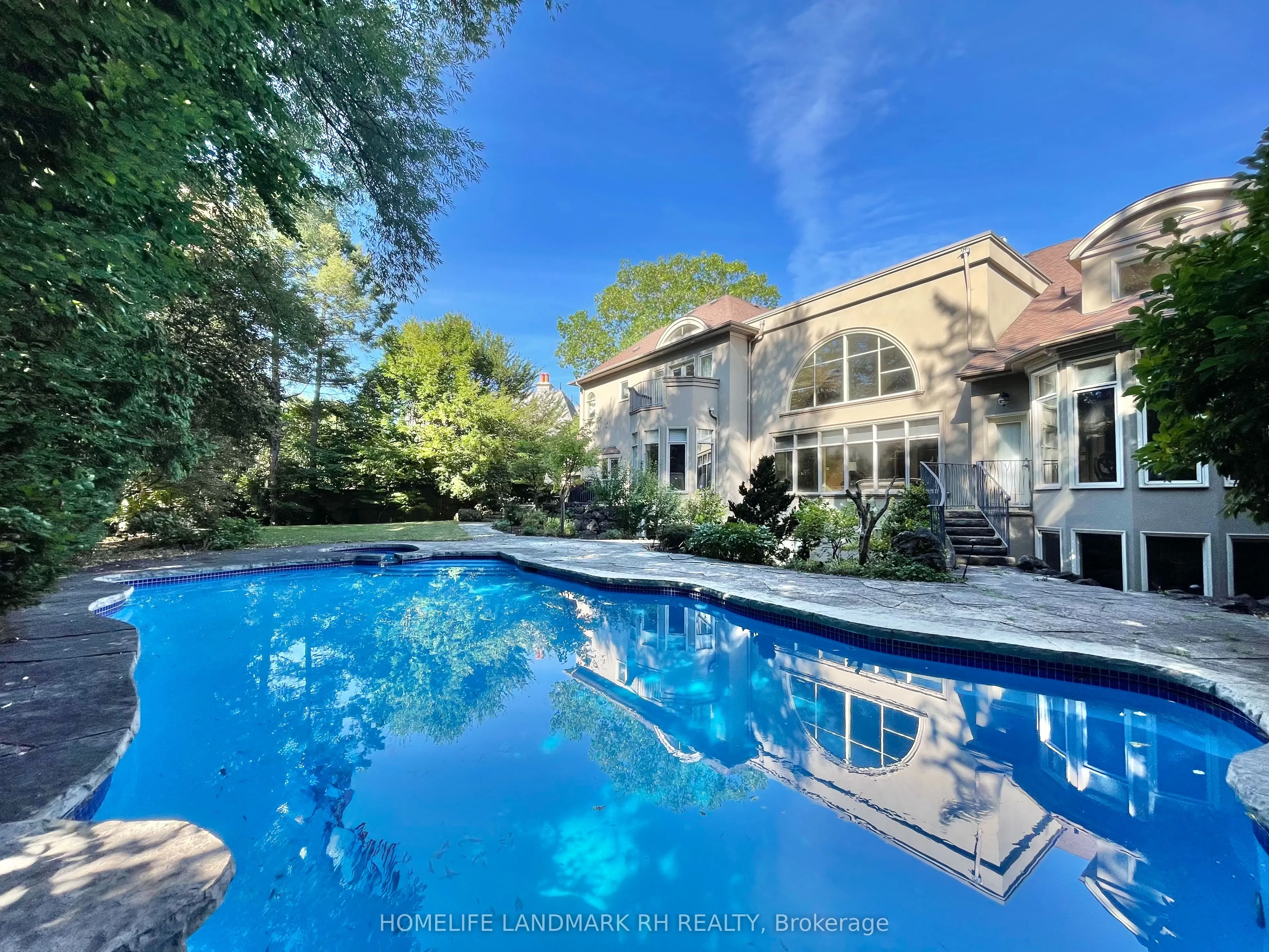 11 Chieftain Crescent