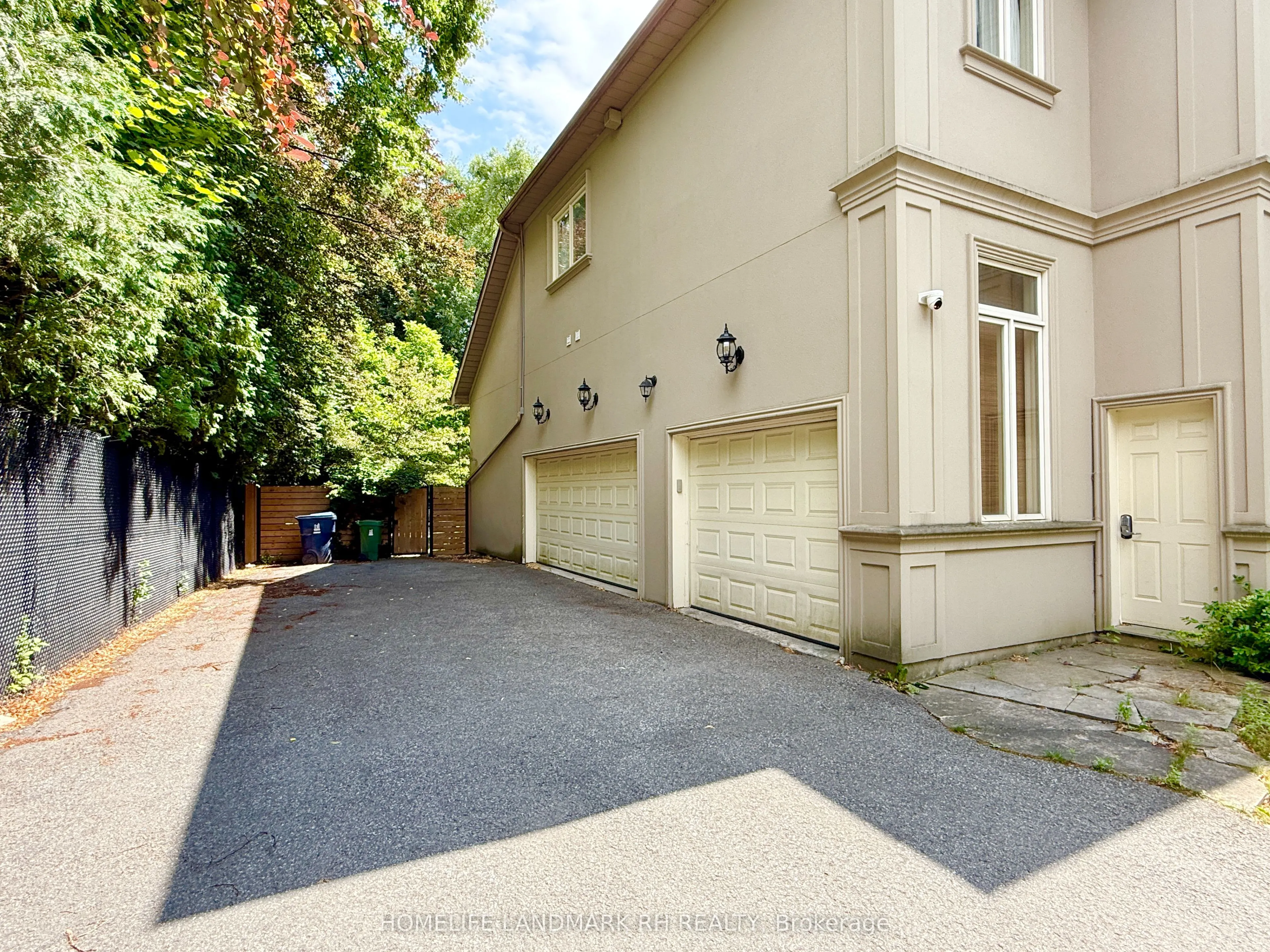 11 Chieftain Crescent